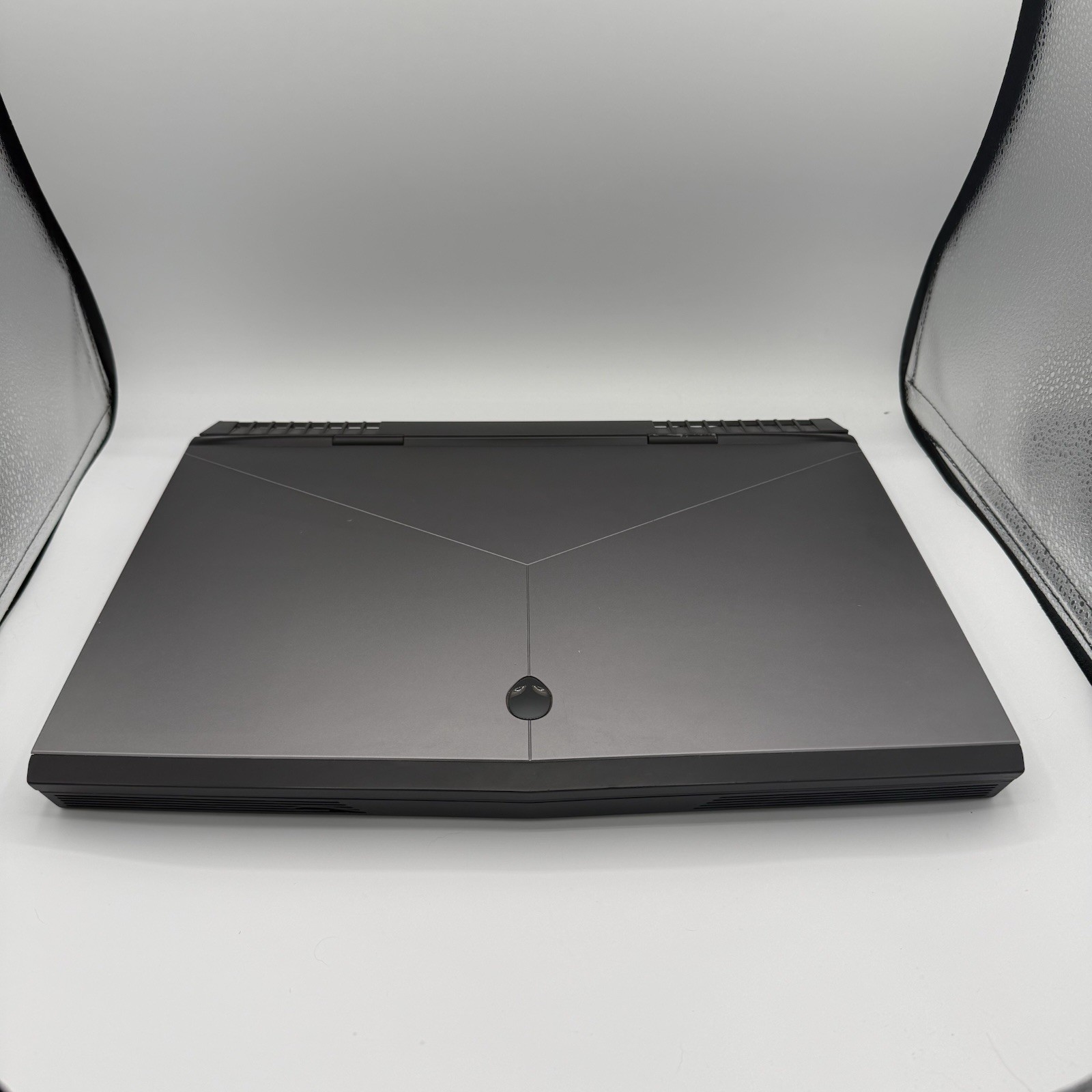 Alienware Dell 17 R4 17-6700HQ 17.3 SSD 1TB HDD 8GB Gaming Laptop Nvidia 1070