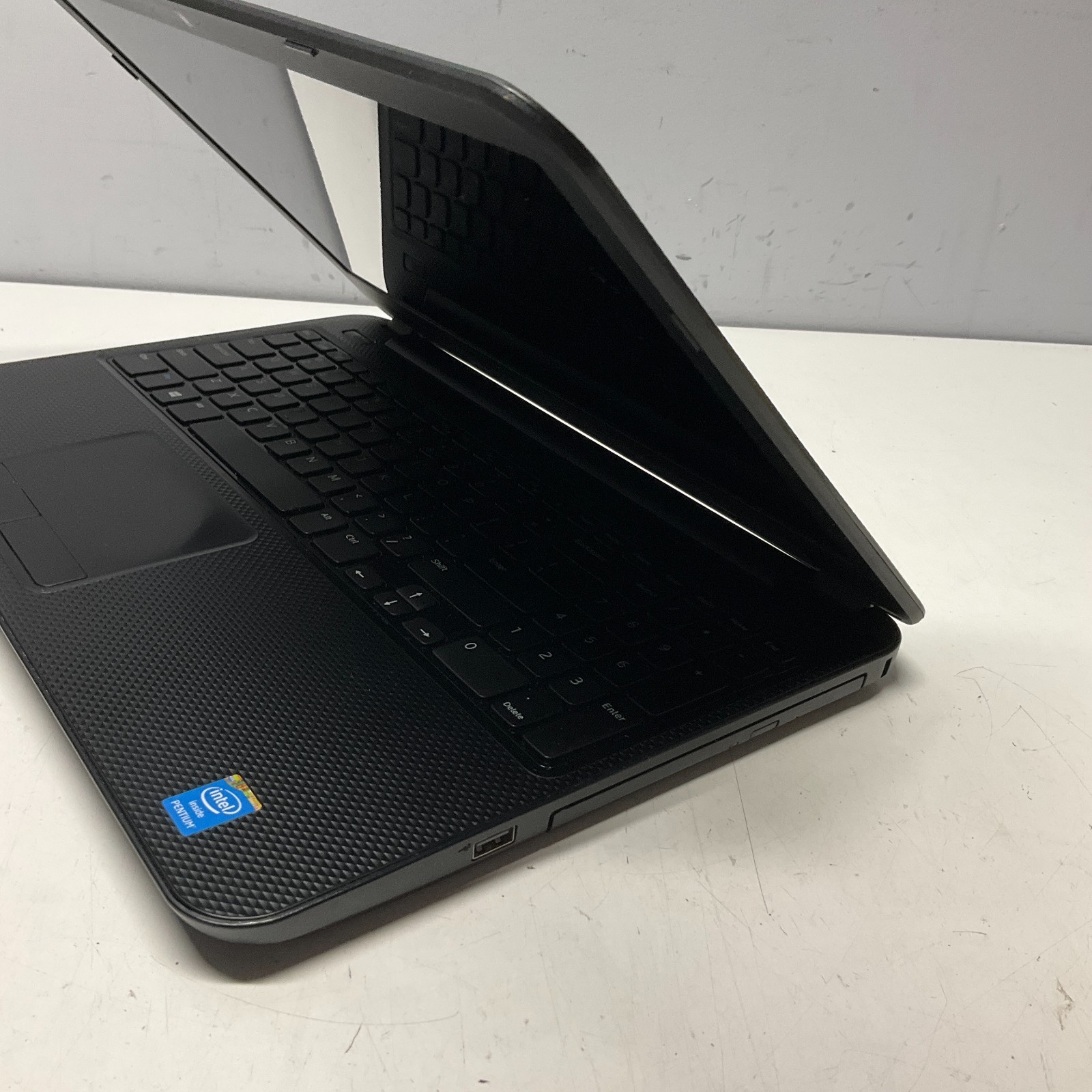 Dell Inspiron 3521 Laptop Intel Pentium 2127U 1.90 GHz 4GB 128GB SSD Win 10 Pro