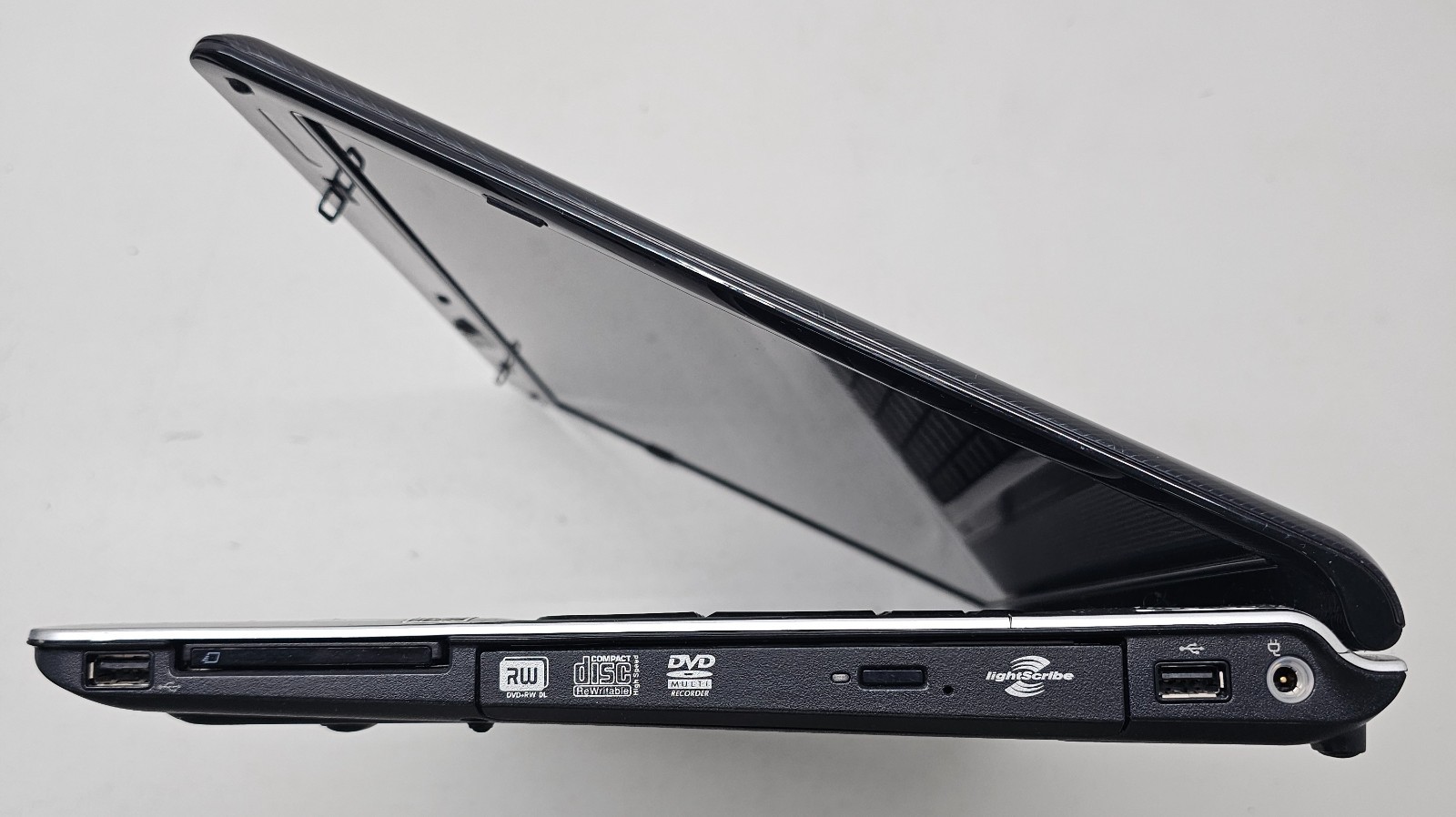 HP Pavilion dv9700 17″ Laptop AMD Turion 64 x2 NO RAM/HD/OS/POWER (FL)