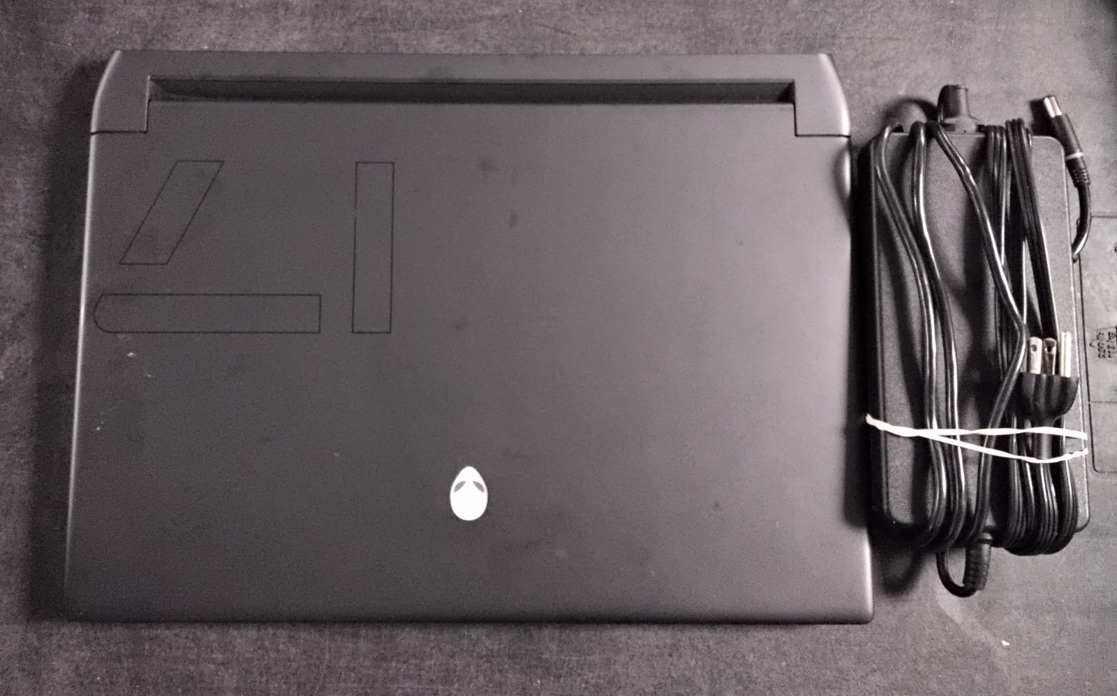 Alienware M17 R5 (512GB SSD. AMD Ryzen 9 6900HX, 360Hz, 16GB RAM)