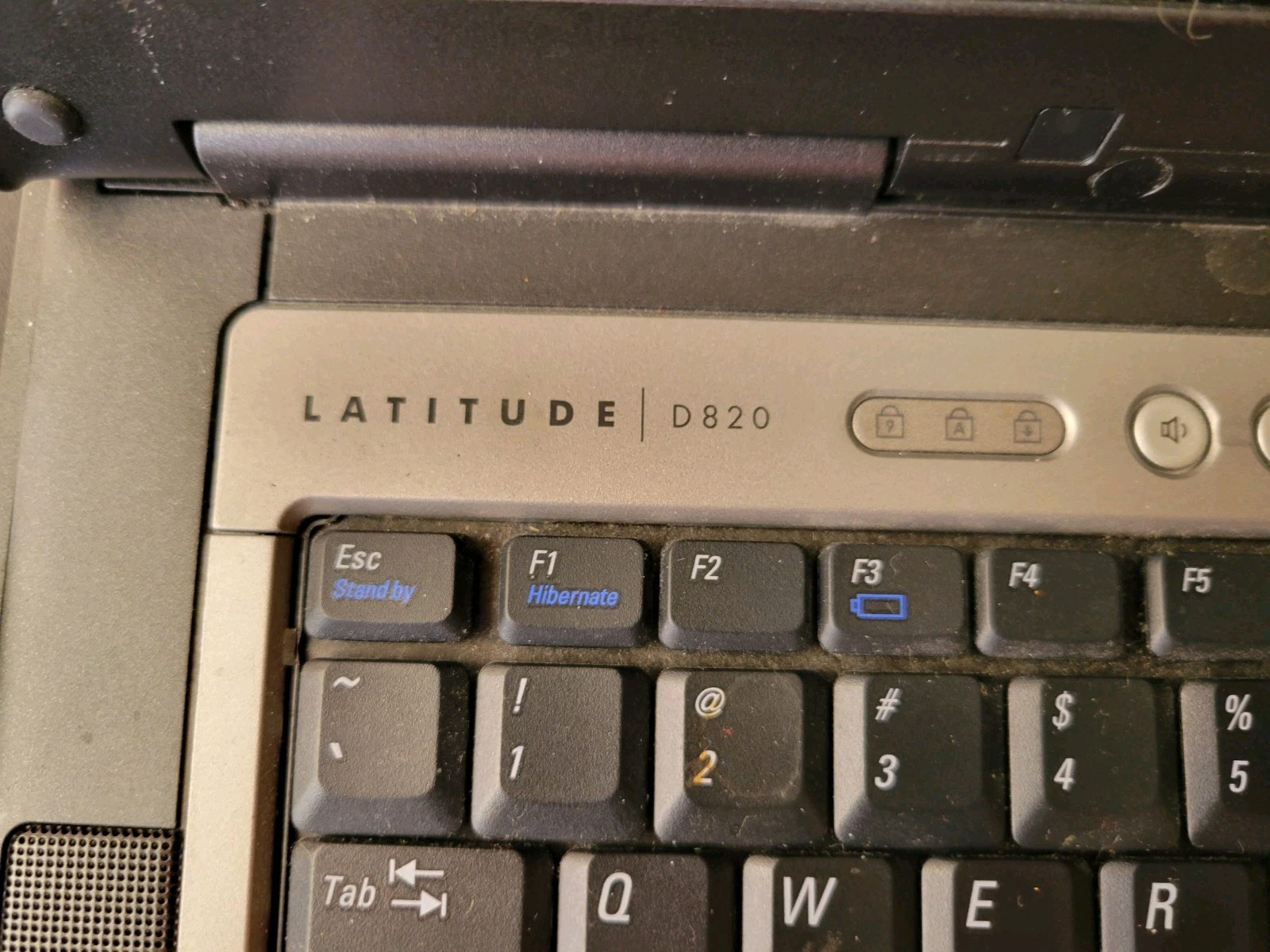 Dell PP04X Laptop Windows XP With Charger