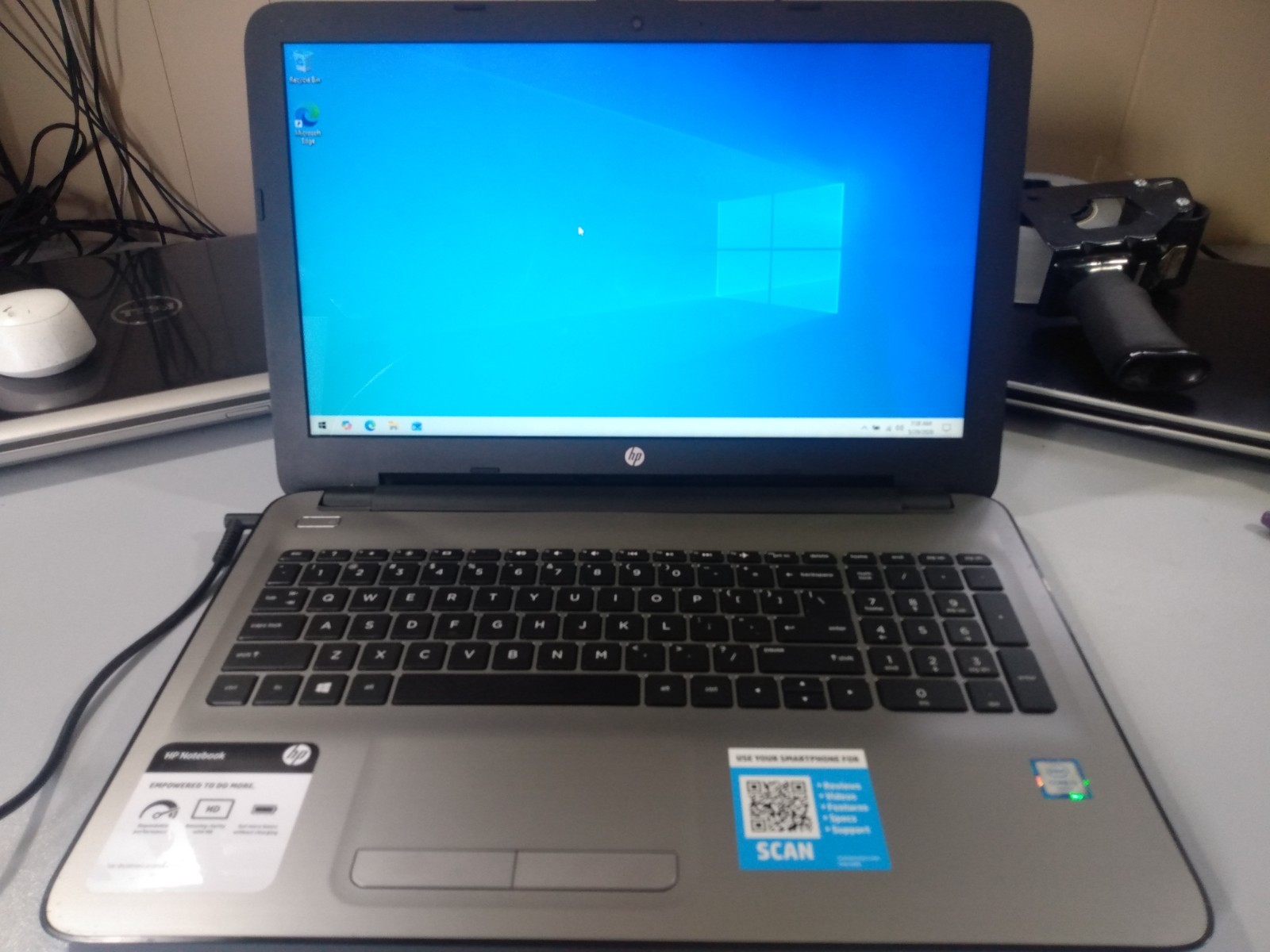 Hp 15-AY052NR windows 10 laptop