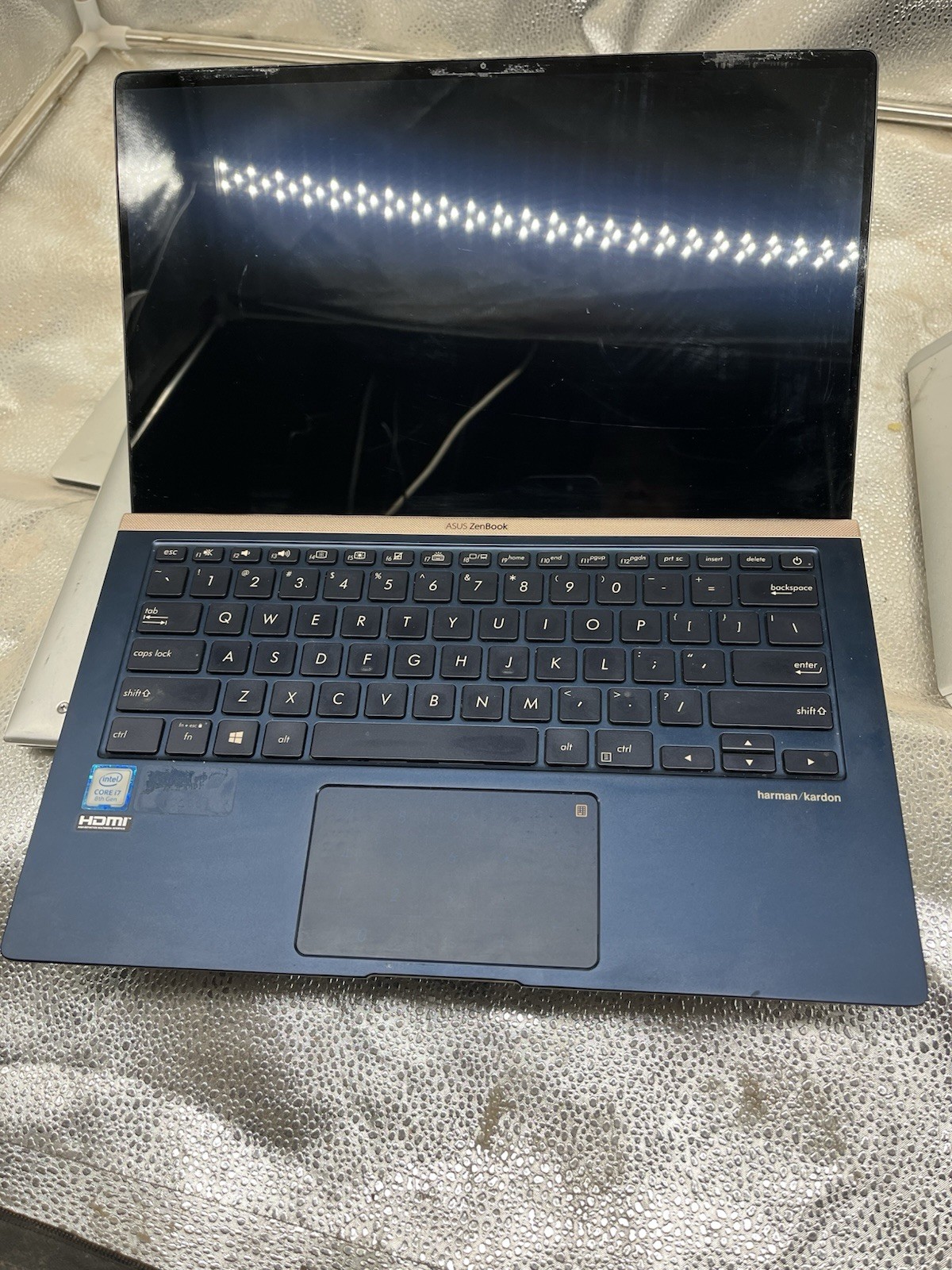 ASUS ZenBook UX433FA 14″ i7-8565U 1.80 GHz 16GB RAM 512GB SSD Windows 11