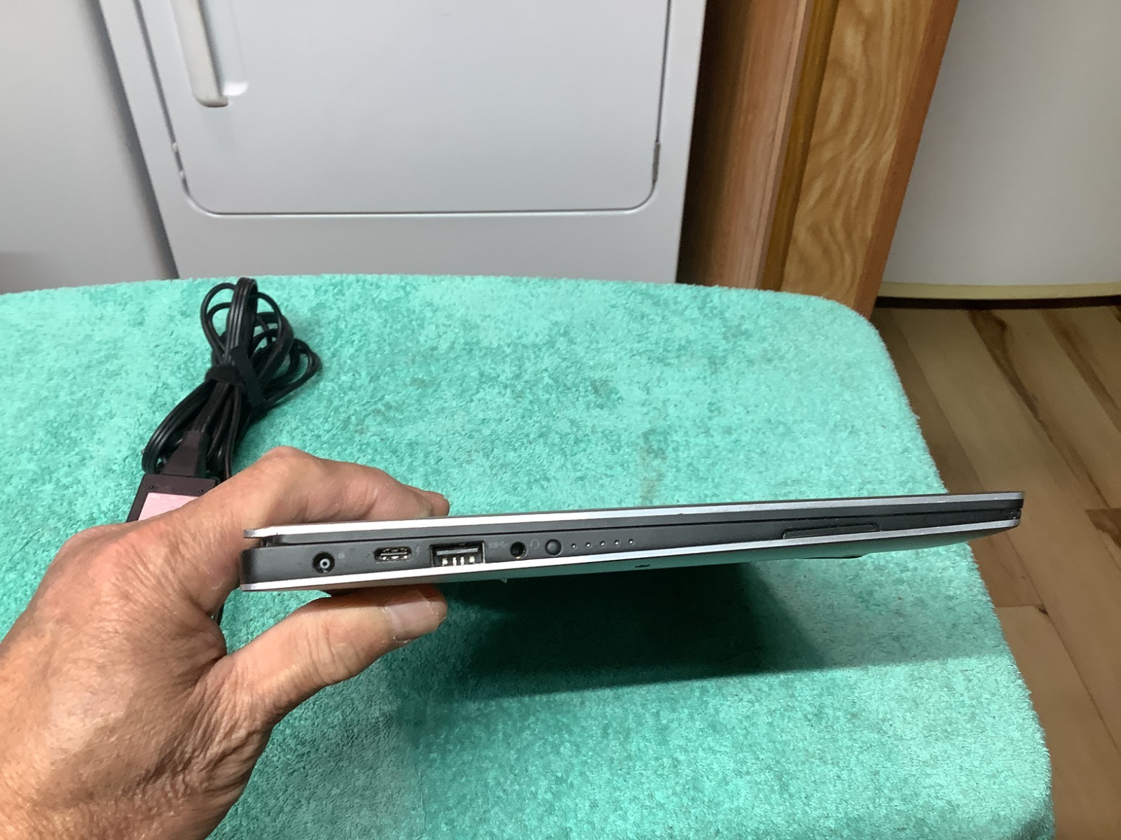 Dell XPS 9360, i5 7200u, 8 GB – 256 GB M2 NVMe SSD Windows 11 Pro # 5XK22G2