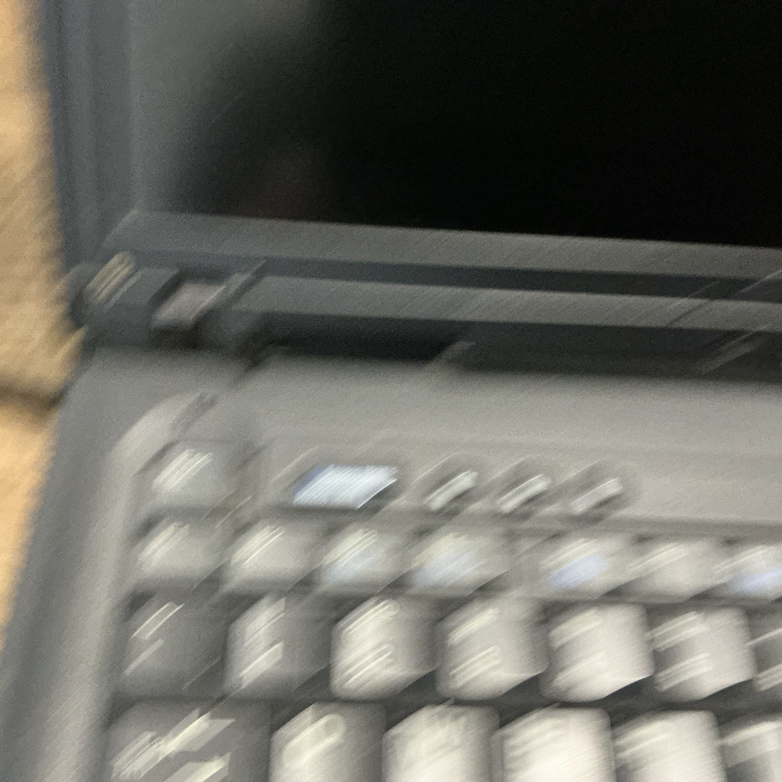 IBM ThinkPad R52 Intel Pentium M 1.86GHz – Dim Screen – READ