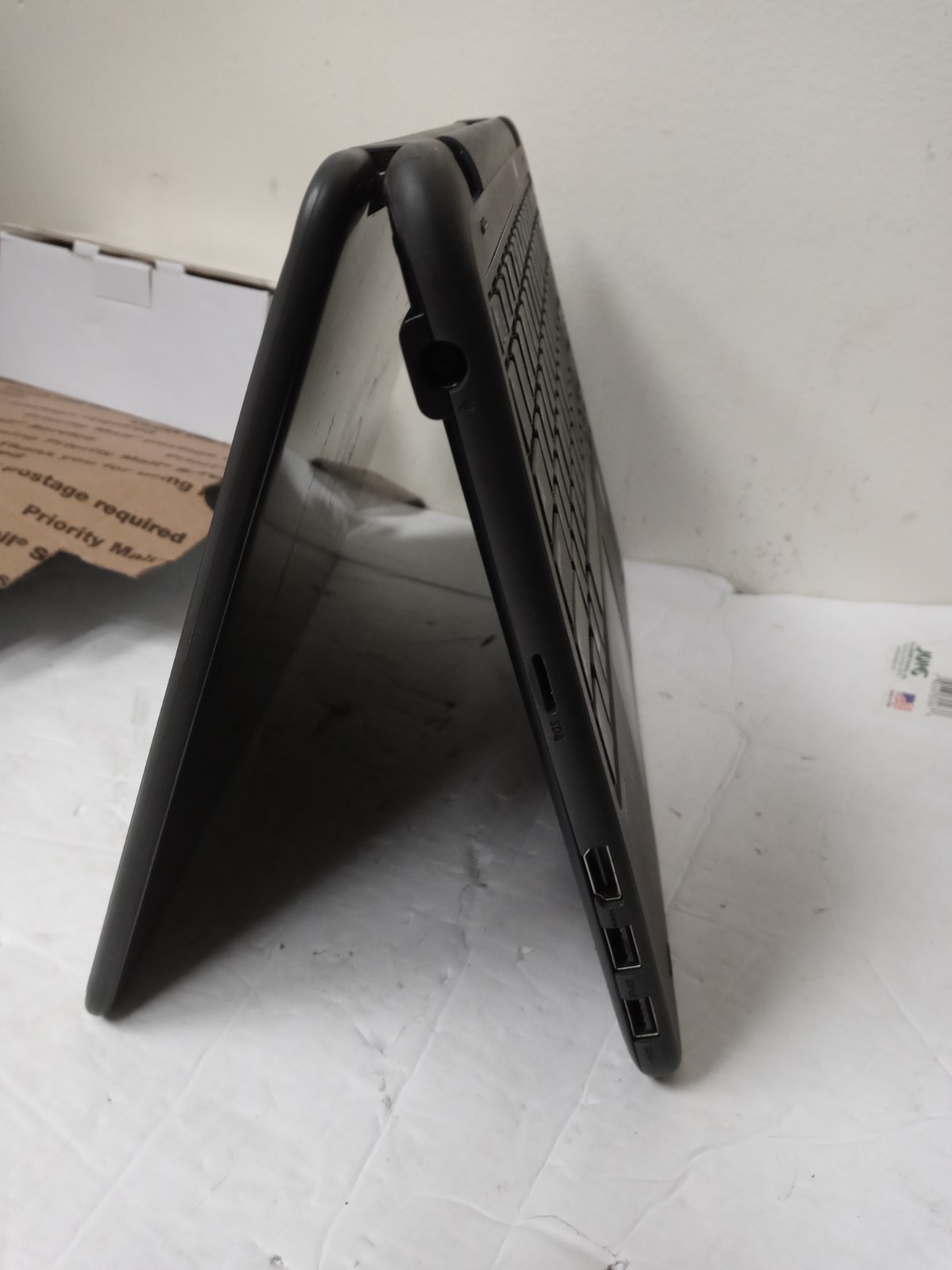 Dell Latitude 3189 2-IN-1 Celeron N3350 CPU 1.10GHz 4GB RAM 64GB NO OS NO ADAPTE