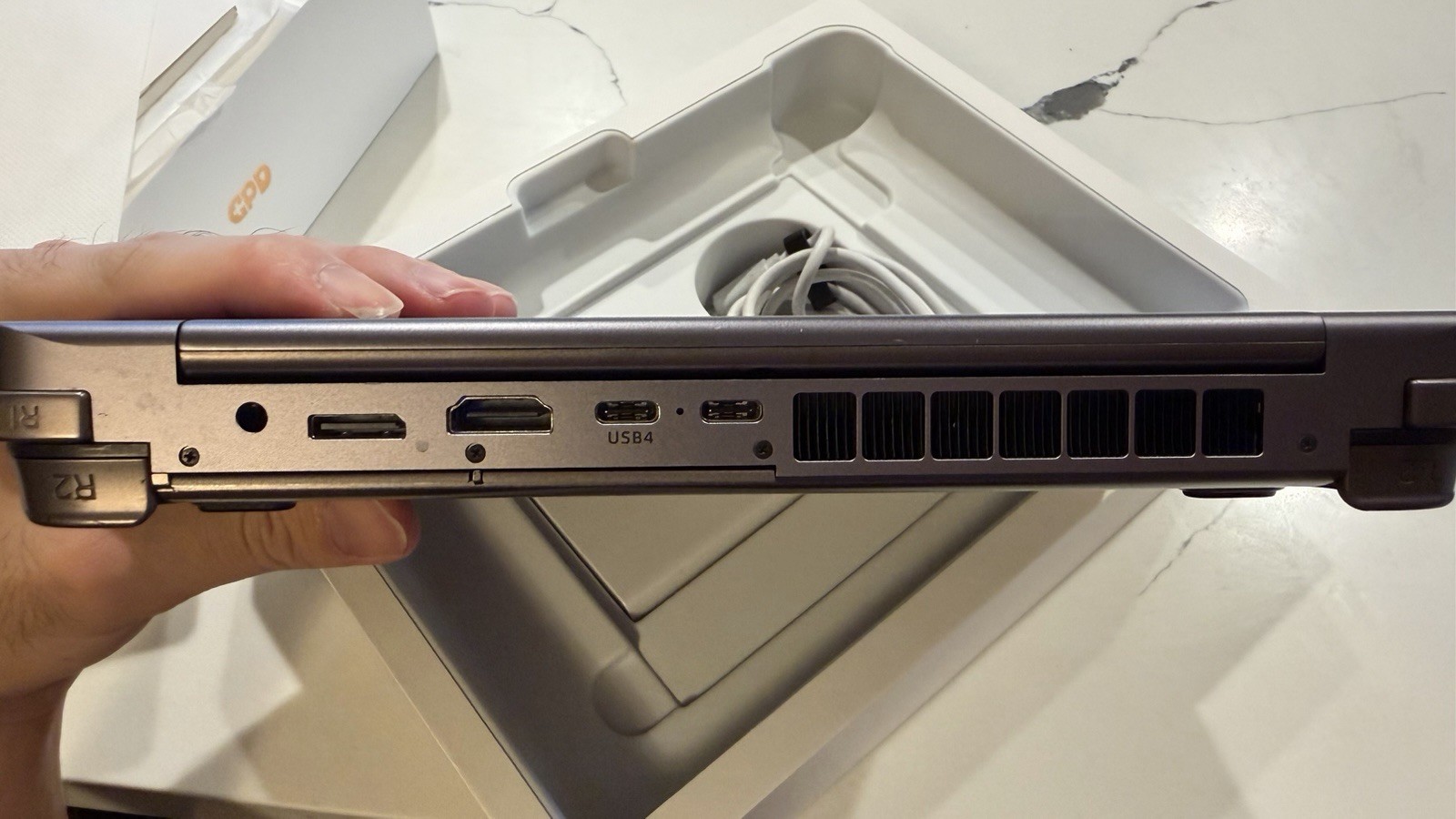 GPD Win Max 2 2024 10.1″ Ryzen 7 8840U 32GB RAM 2TB SSD Gray Windows