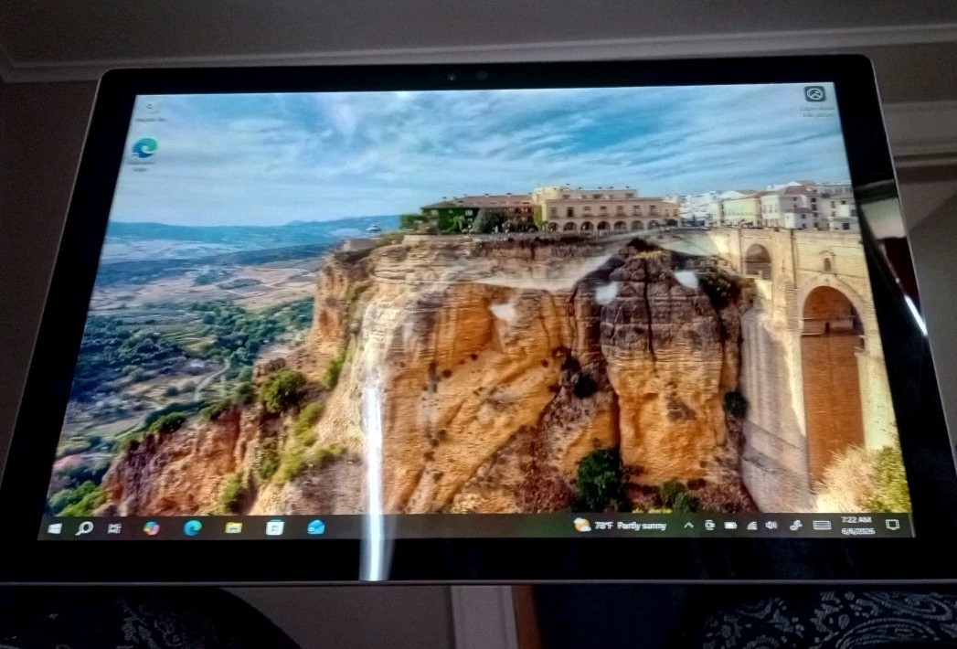 Microsoft Surface Pro 4 Model 1724 Works Great