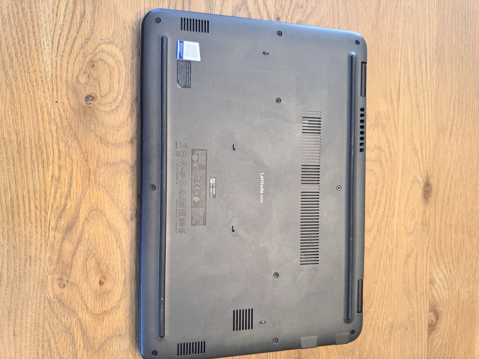 Dell Latitude 3310 13.3″ TOUCHSCREEN (128 GB SSD, Intel Core i3 8145U, 8GB RAM)
