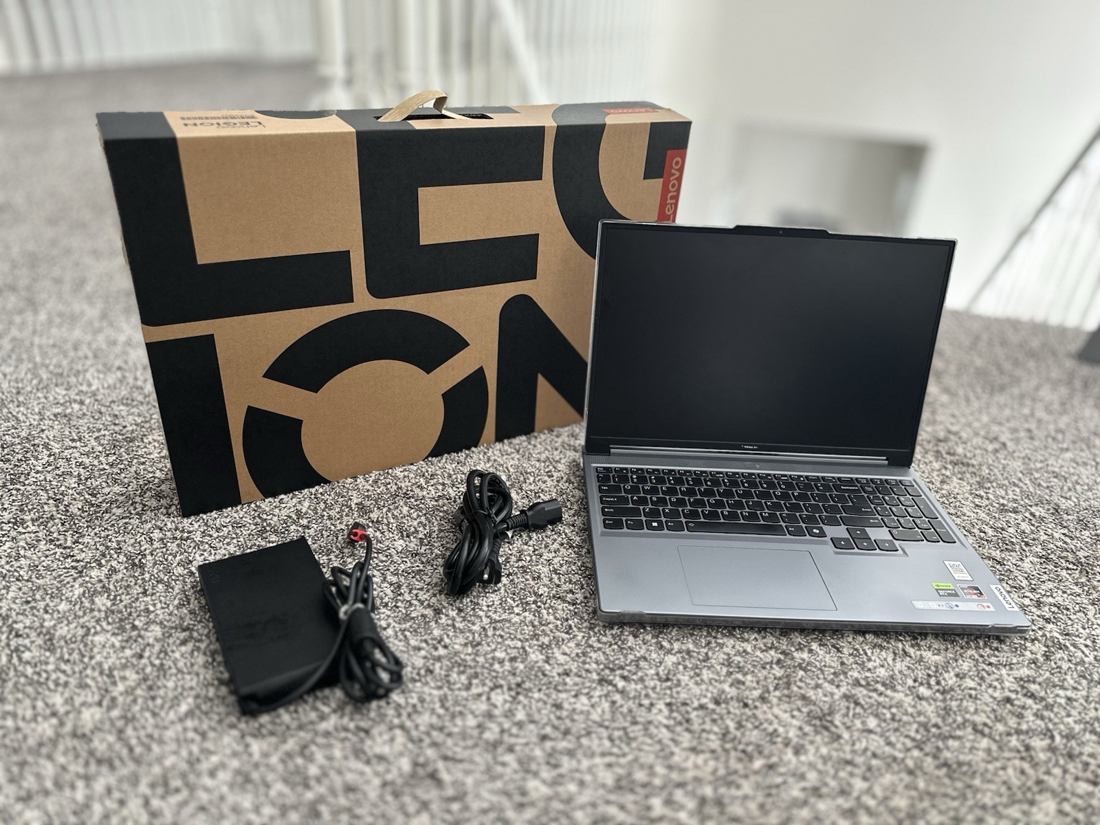 Lenovo Legion 5 16ARP9 16″ Gaming Laptop, Luna Grey (RTX 4070, 16Gb DDR5, 165hz)