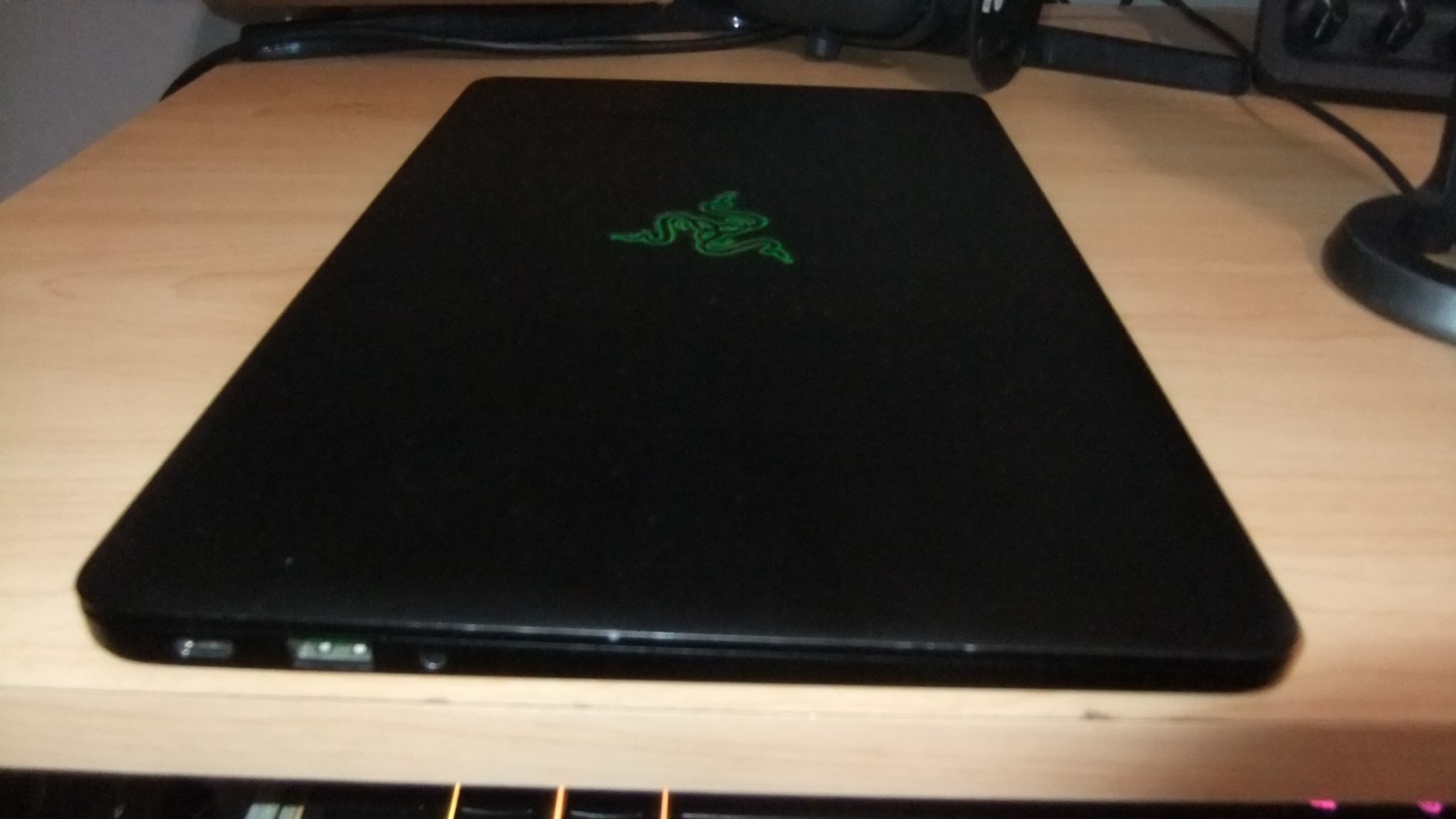(AS IS) **READ DESCRIPTION** Razer Blade Stealth 2016 (DOES NOT TURN ON)