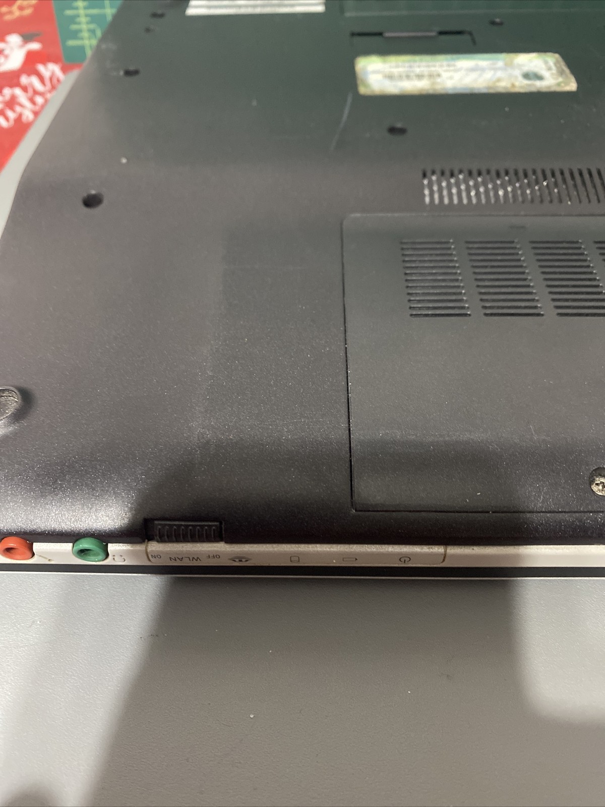 Sony Vaio VGN-FS740/W PCG-7D2L Intel Centrino 2GB NO HDD – Prts/Repair Laptop