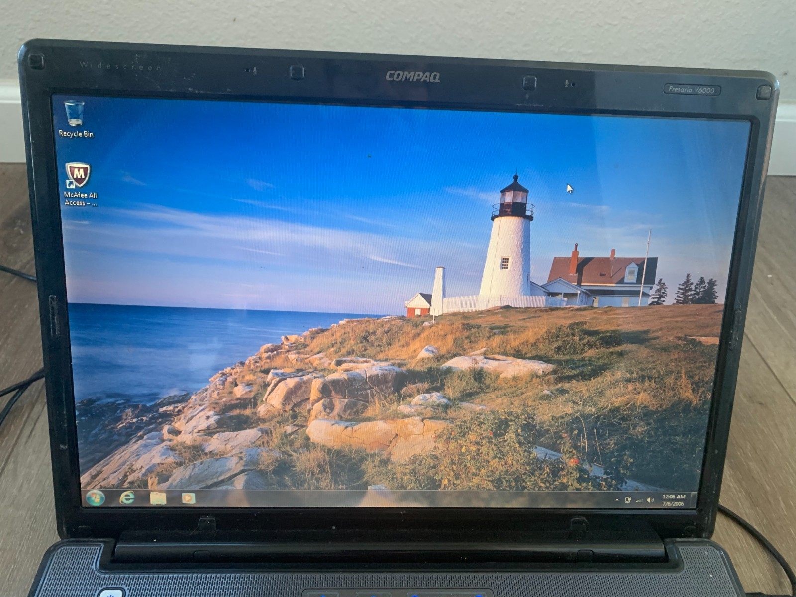 Compaq Presario V6000 15.4″ Intel Core Duo T2450 2.00Ghz 2GB RAM 120GB HDD Win 7