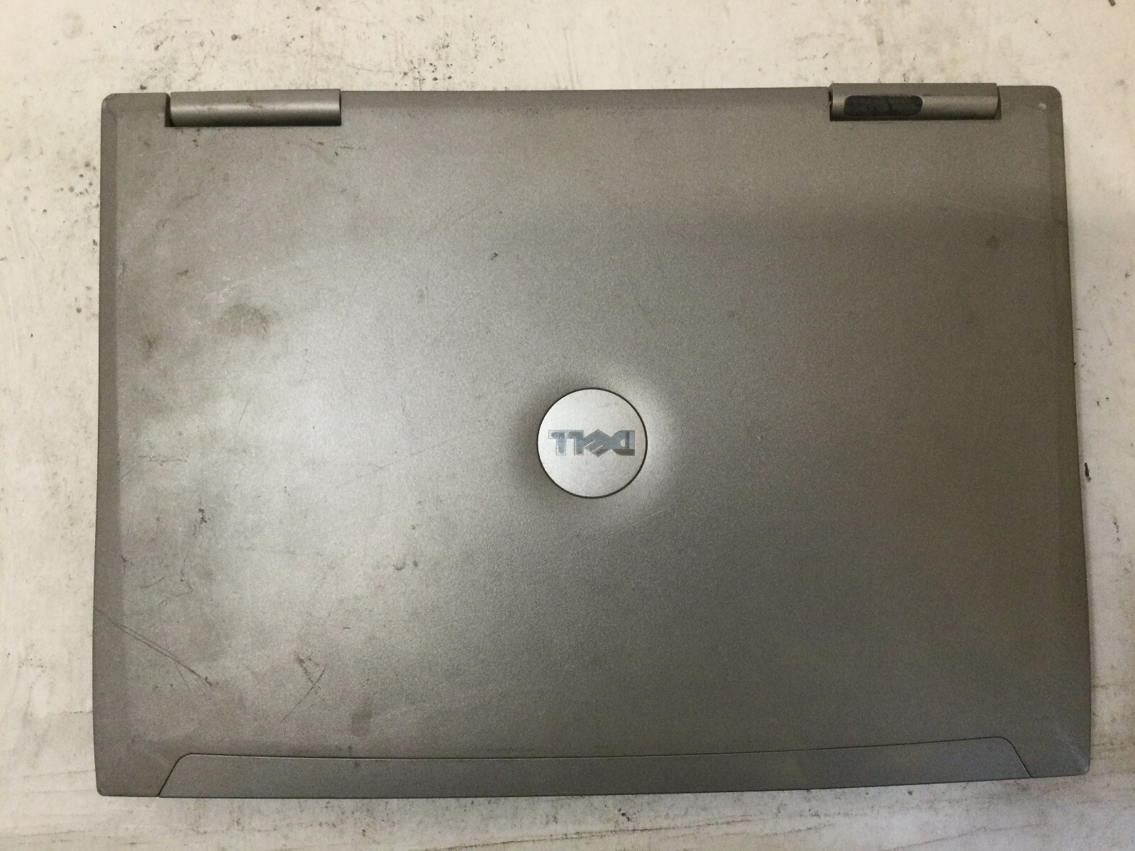 DELL LATITUDE D810 = FOR PARTS/POWERS ON- INTEL CENTRINO – READ DESCRIPTION – BB