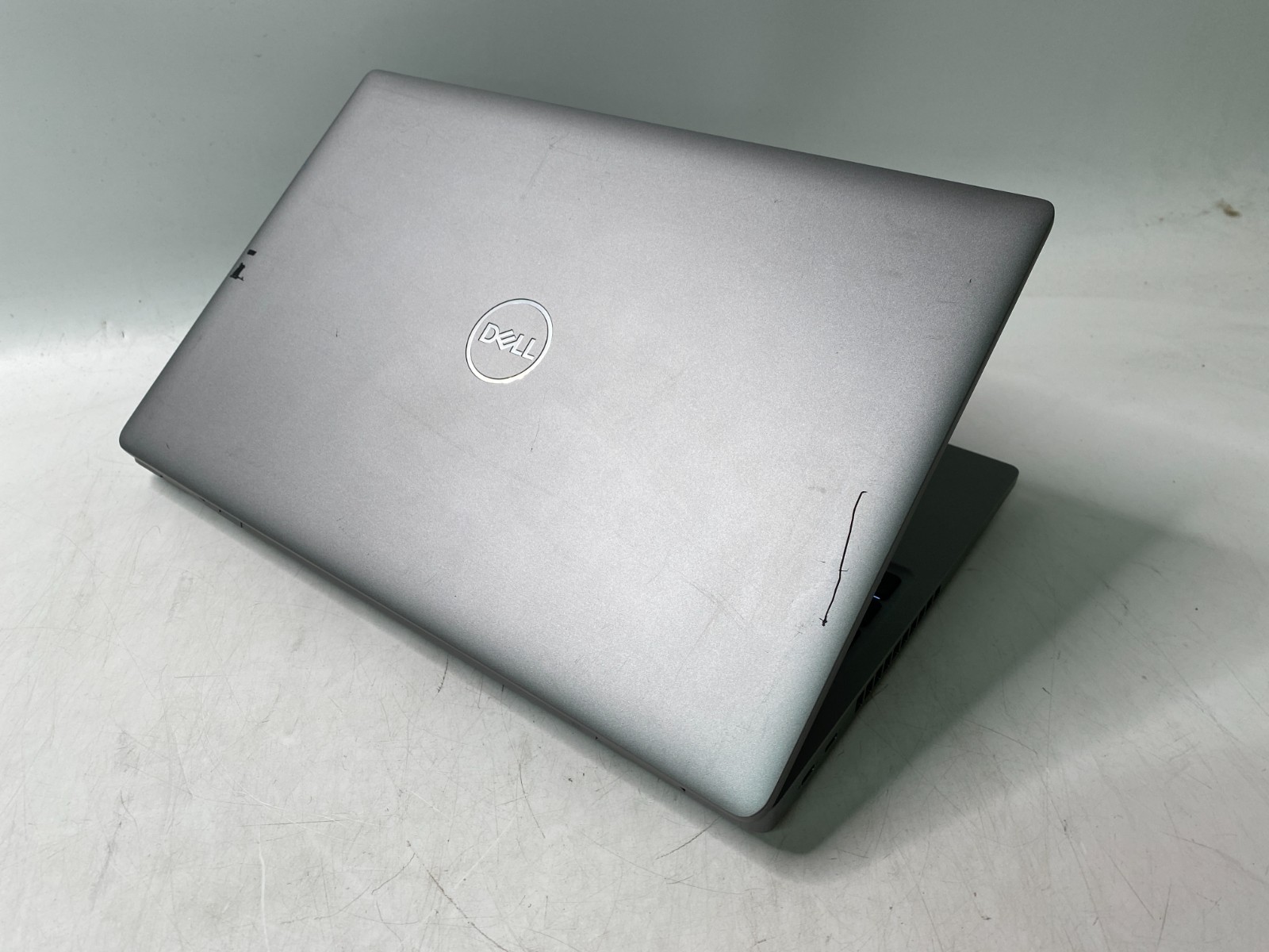 Dell Precision 3561 i5-11500H 16GB DDR4 256GB SSD Win11H 90%+ Battery Chip Paint