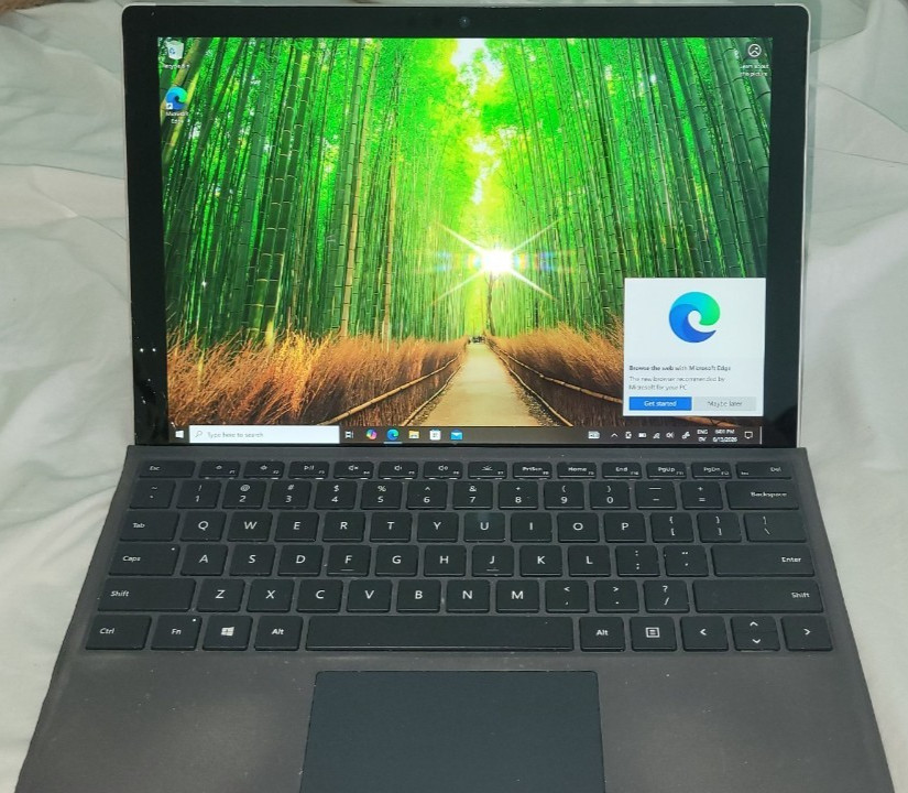 Microsoft Surface Pro 5 128gb (cracked screen on the side), 100% working