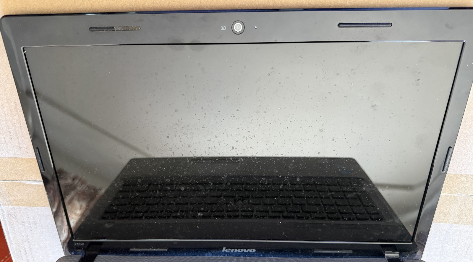 Lenovo IdeaPad Z560 15.6 Laptop Intel i3 M380 2.53 GHz 4 GB RAM 300GB *READ*