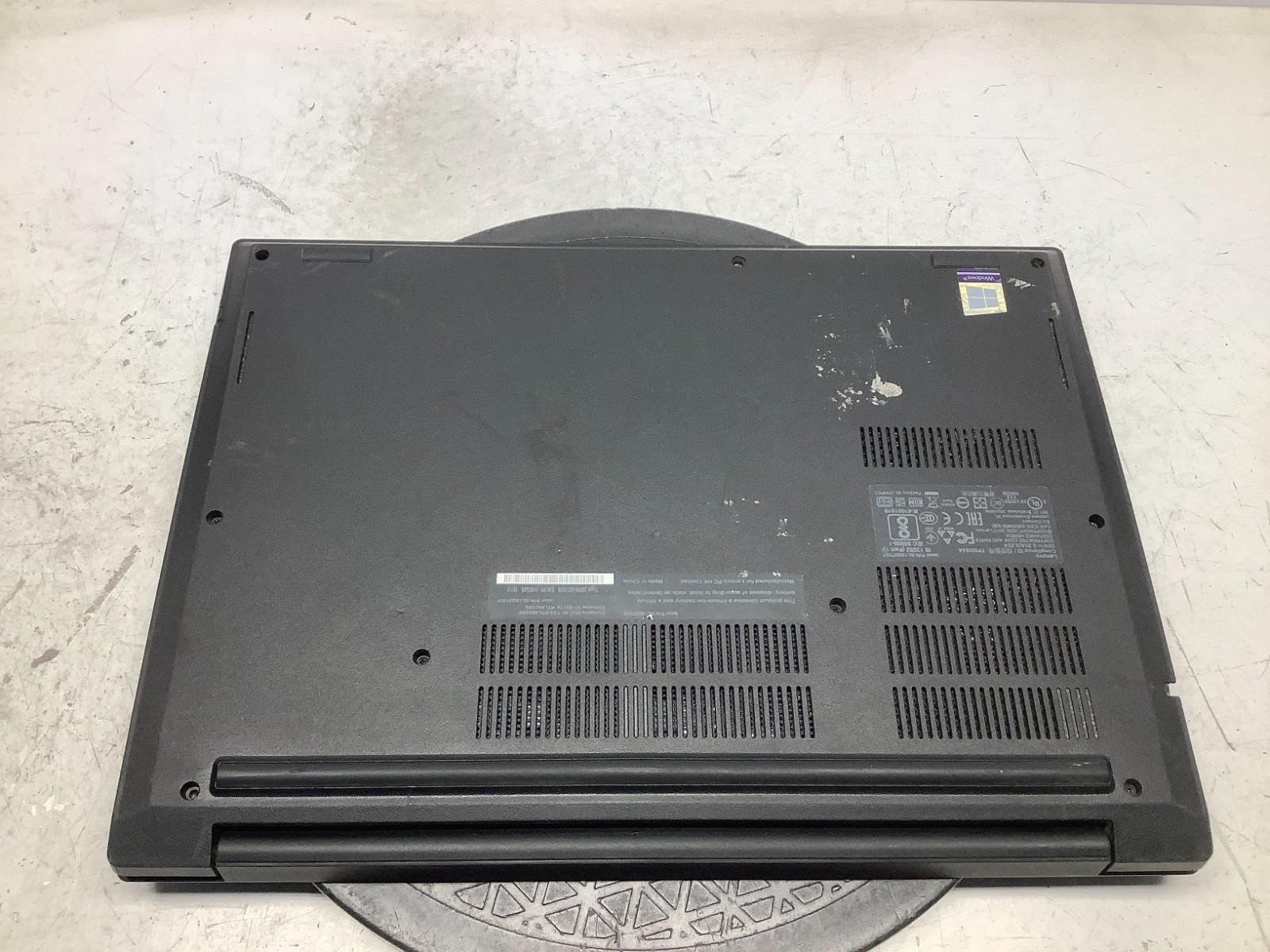 Lenovo ThinkPad E480 Intel i5-8250U 1.6GHz 8 GB NO HDD No Batt