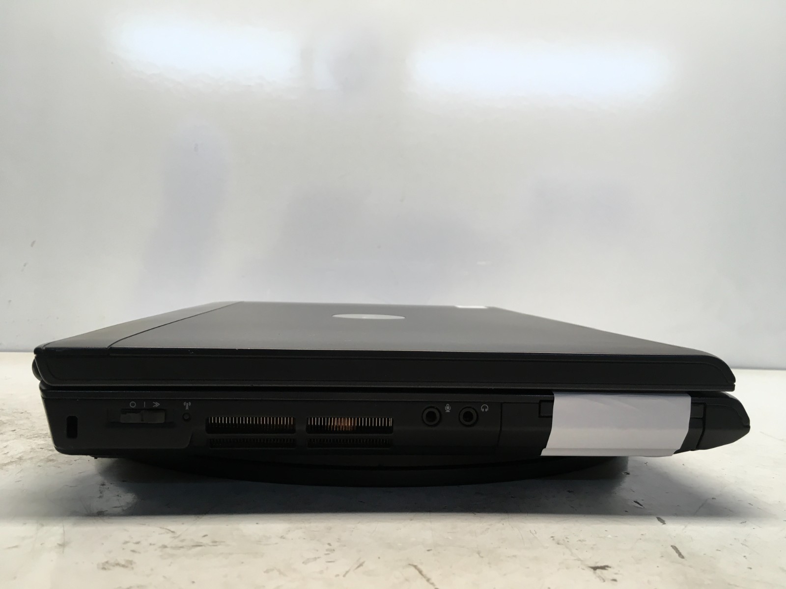 Dell Vostro 1500 Intel Core 2 Duo 06FD 1.6GHz 2 GB NO HDD Lines in Screen