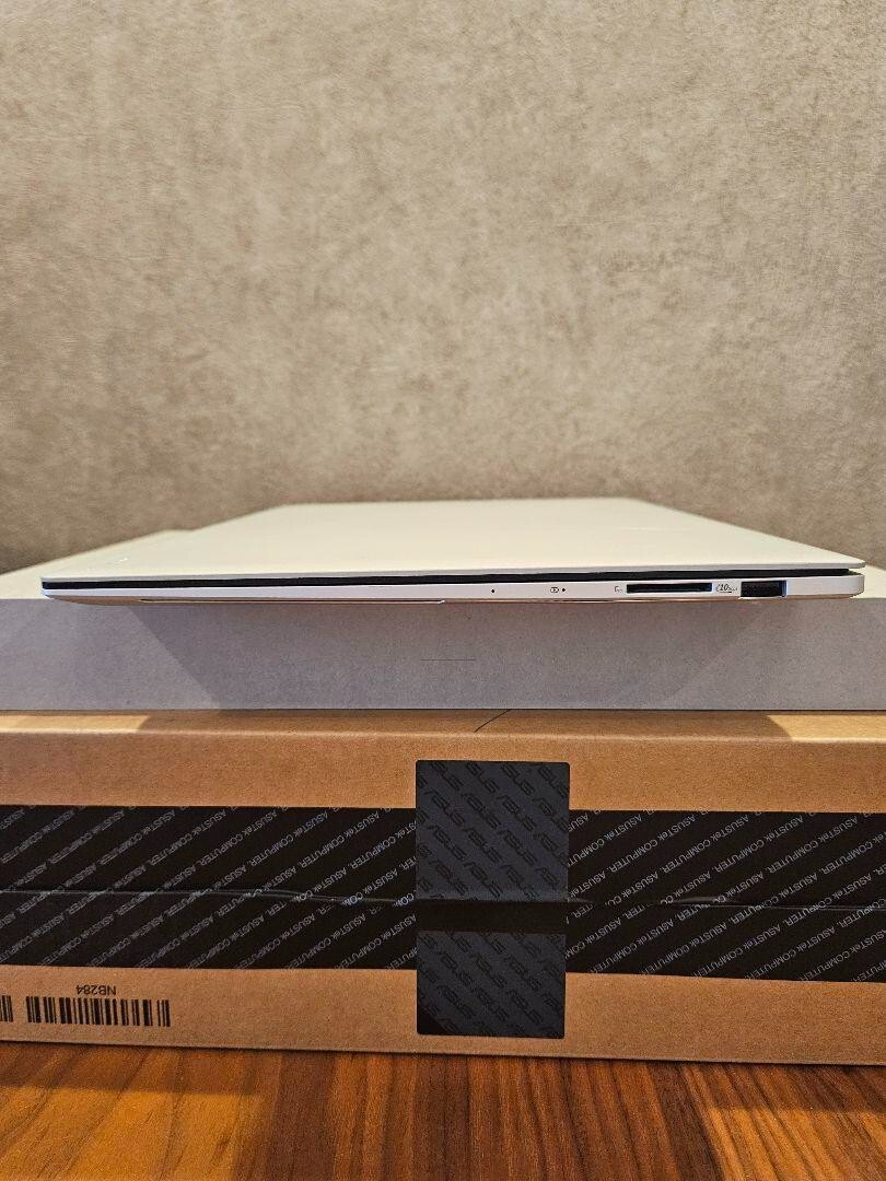 ASUS Zenbook S 16 UM5606WA Scandinavian White Windows 11 Home Notebook n147