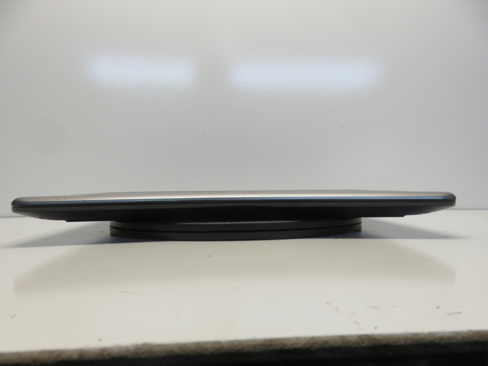 HP 17-Y031NR AMD A8-7410 2.2GHz 4GB Windows 10 1TB No Batt