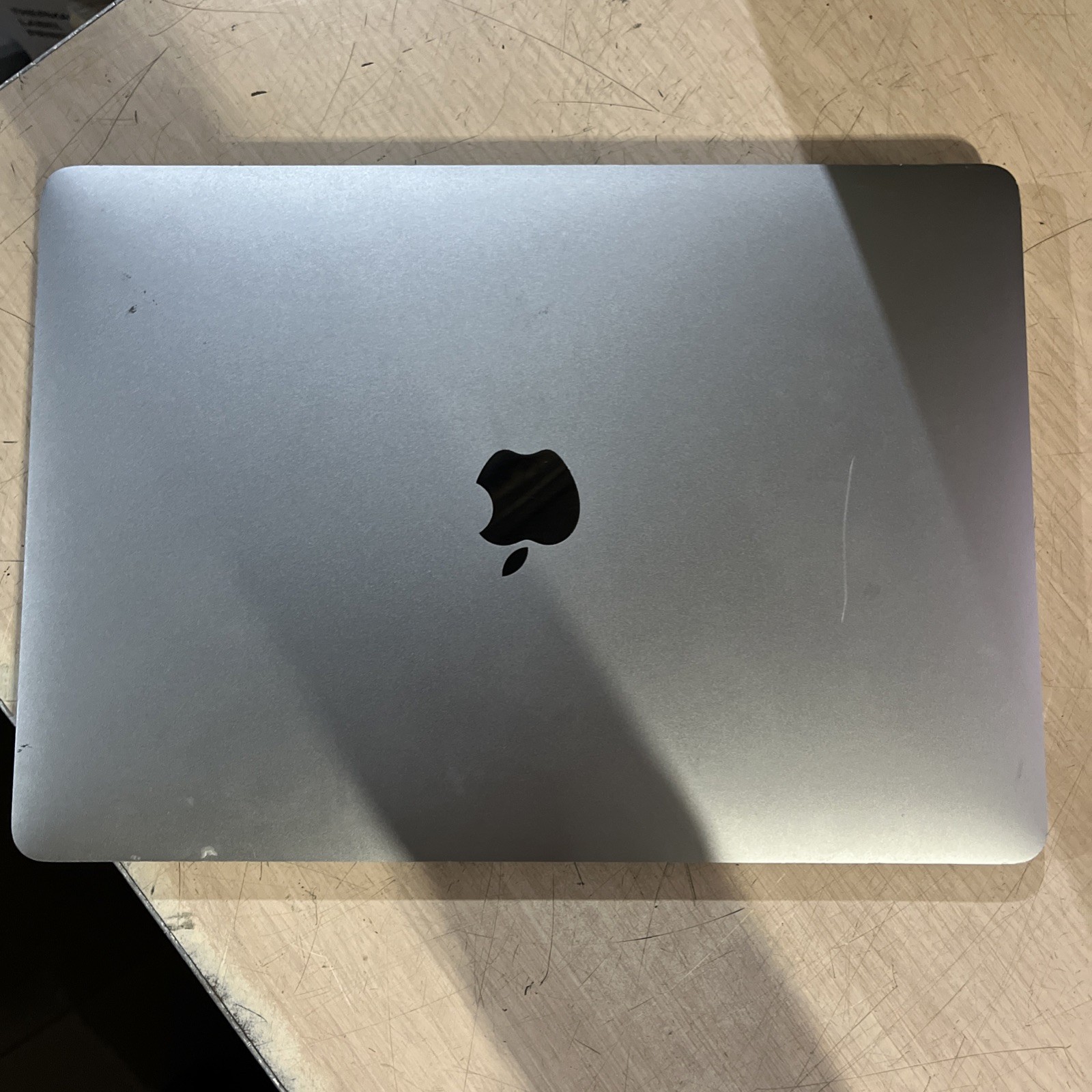 APPLE MACBOOK PRO “M1″ 8 CPU/8 GPU 13” 3.2GHZ 8GB RAM 256SSD