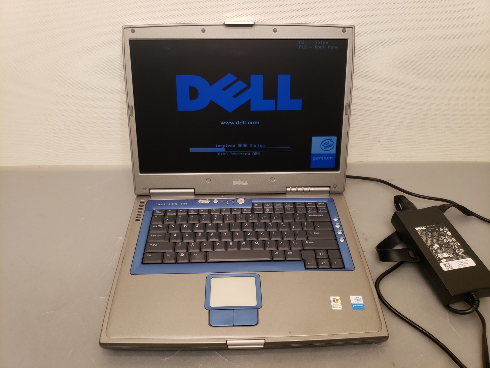 Vintage Dell Inspiron 8600 Laptop Intel M 1.4GHz 1GB 40GB WinXP 15.4″ Bright!