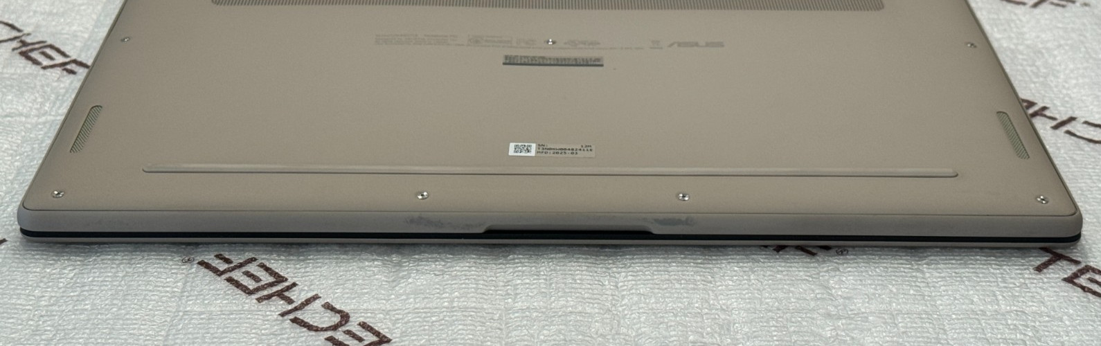 ASUS Zenbook A14 14″ FHD+ OLED Laptop Snapdragon X Plus 16GB RAM 512GB SSD
