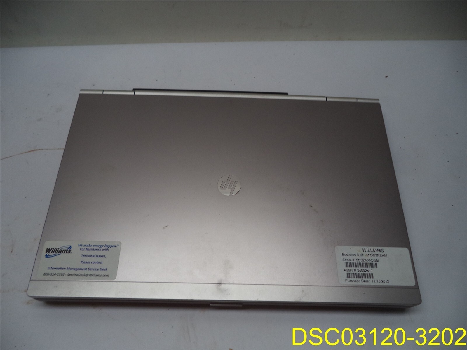 Has Dent on Cover: HP Elitebook 8570p Core i5 vPro RAM Windows 7 (NO CORDS)