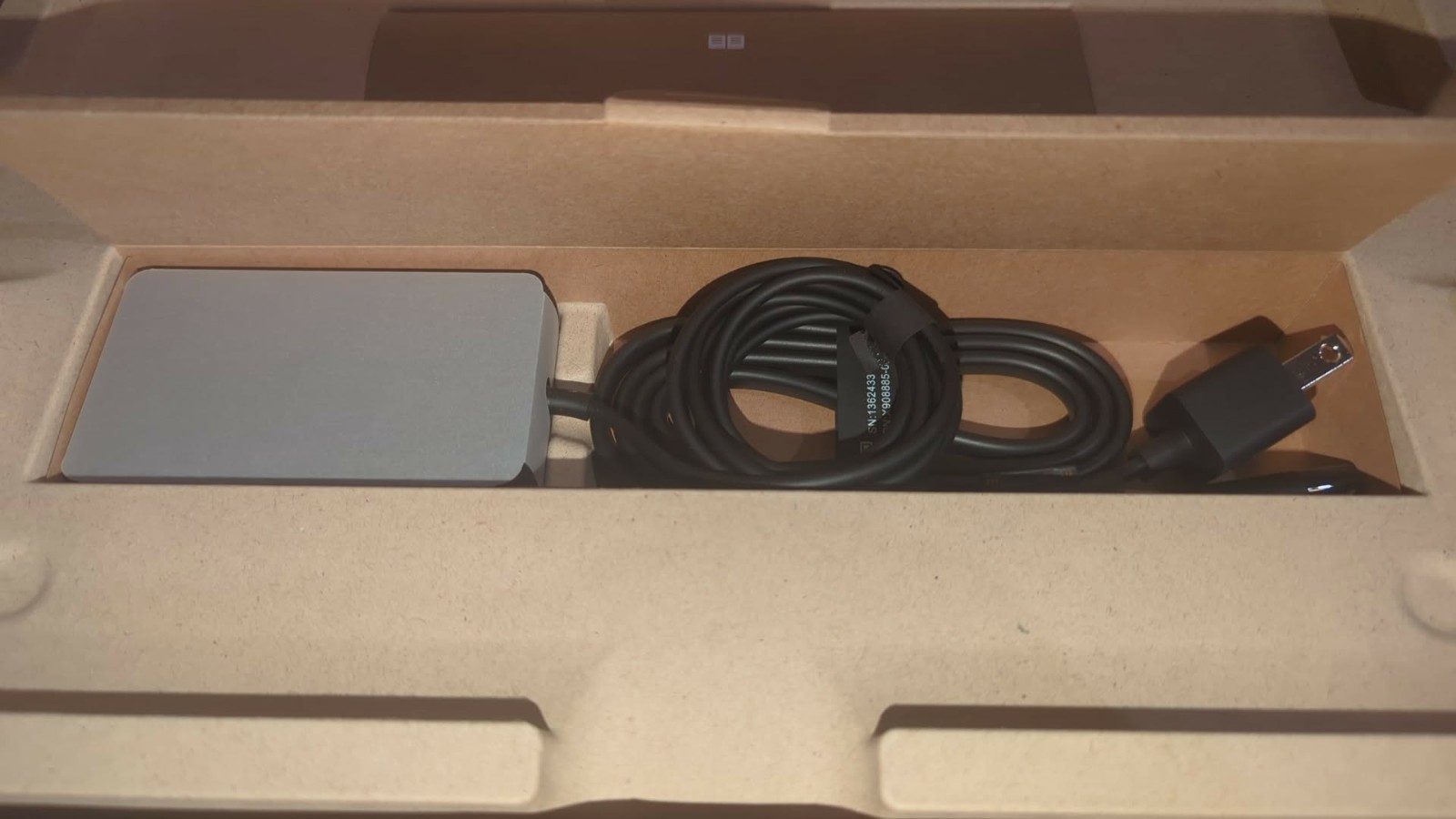 Microsoft Surface Laptop 7 13.8″ Touchscreen Copilot+ PC Notebook – Qualcomm Sna