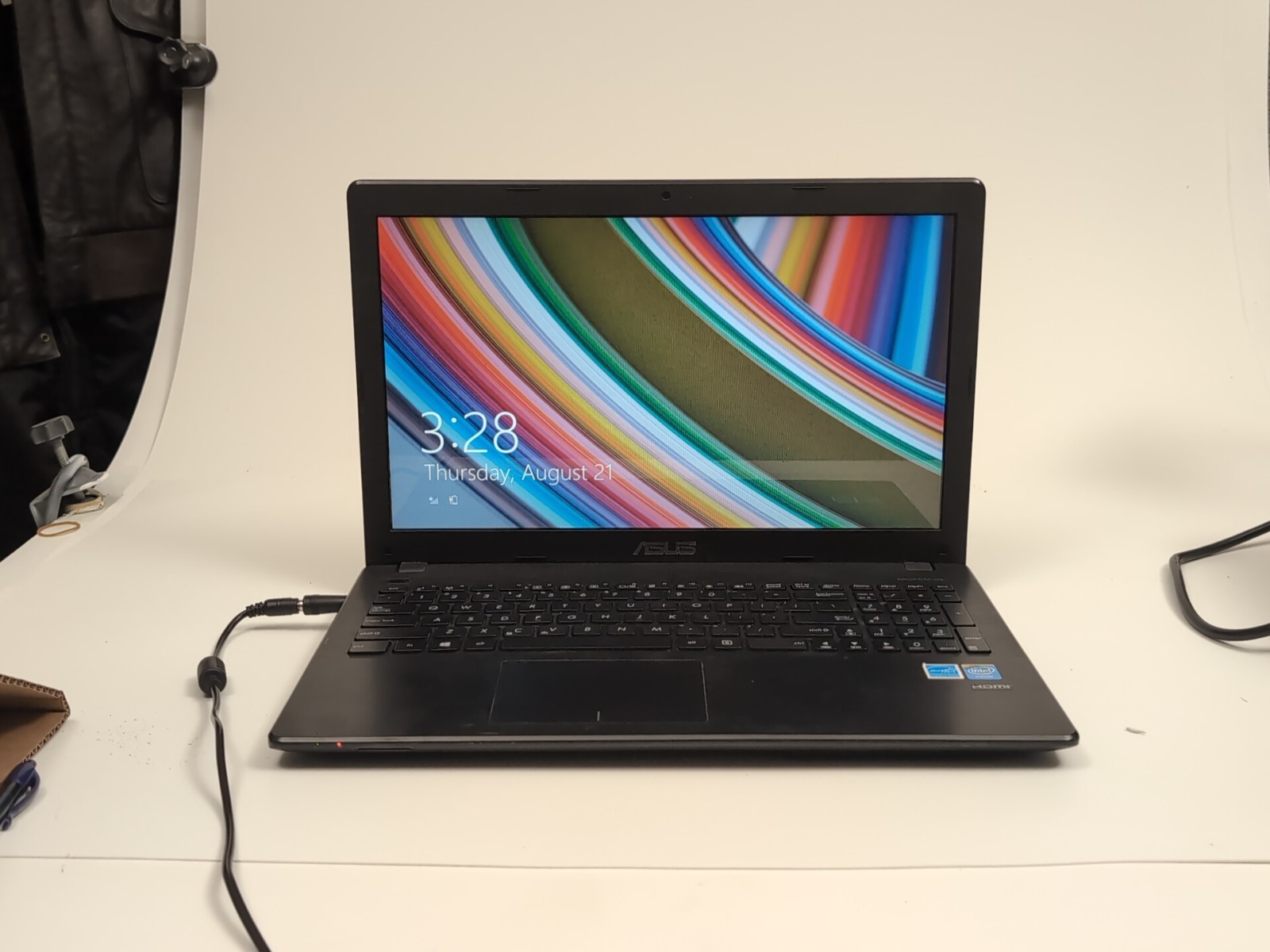ASUS X551M 15.6 Intel Celeron N2840 @ 2.16GHz 500Gb 4 GB RAM No Power Adapter