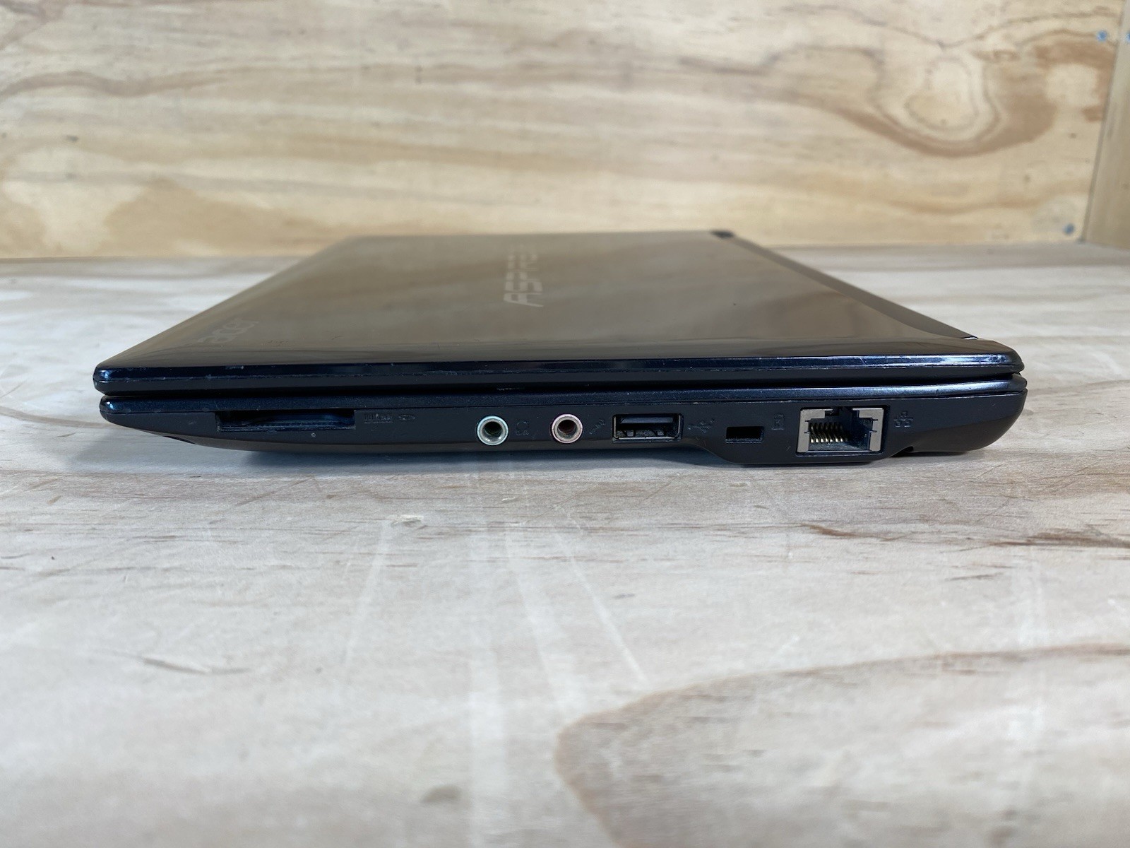 ACER Aspire One – D255E – 500GB HDD – 1GB RAM – SD – Win 7 Starter/bad batt