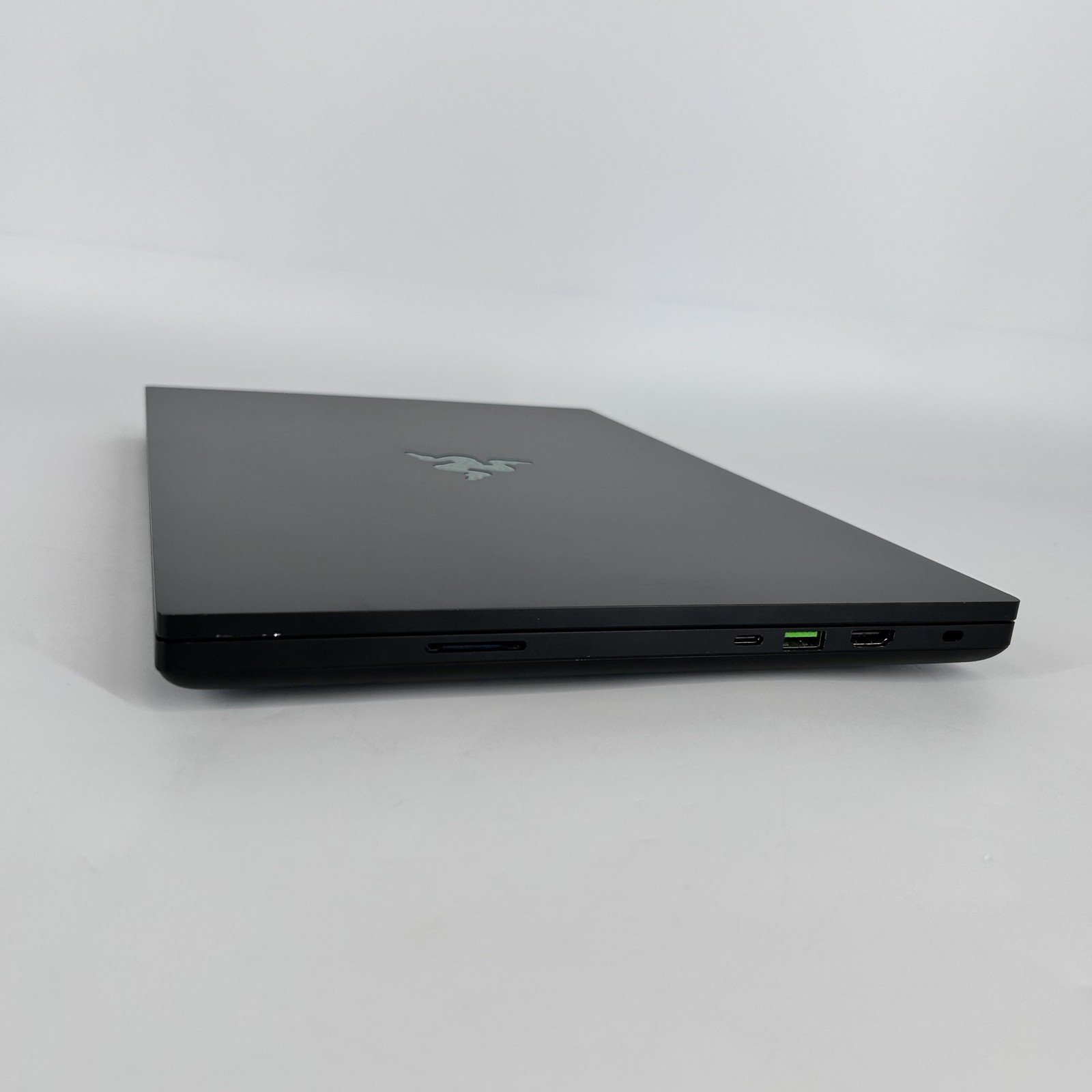 Razer Blade 16 120Hz UHD+ 2024 2.2GHz i9-14900HX 64GB 2TB/2TB RTX 4090 Very Good