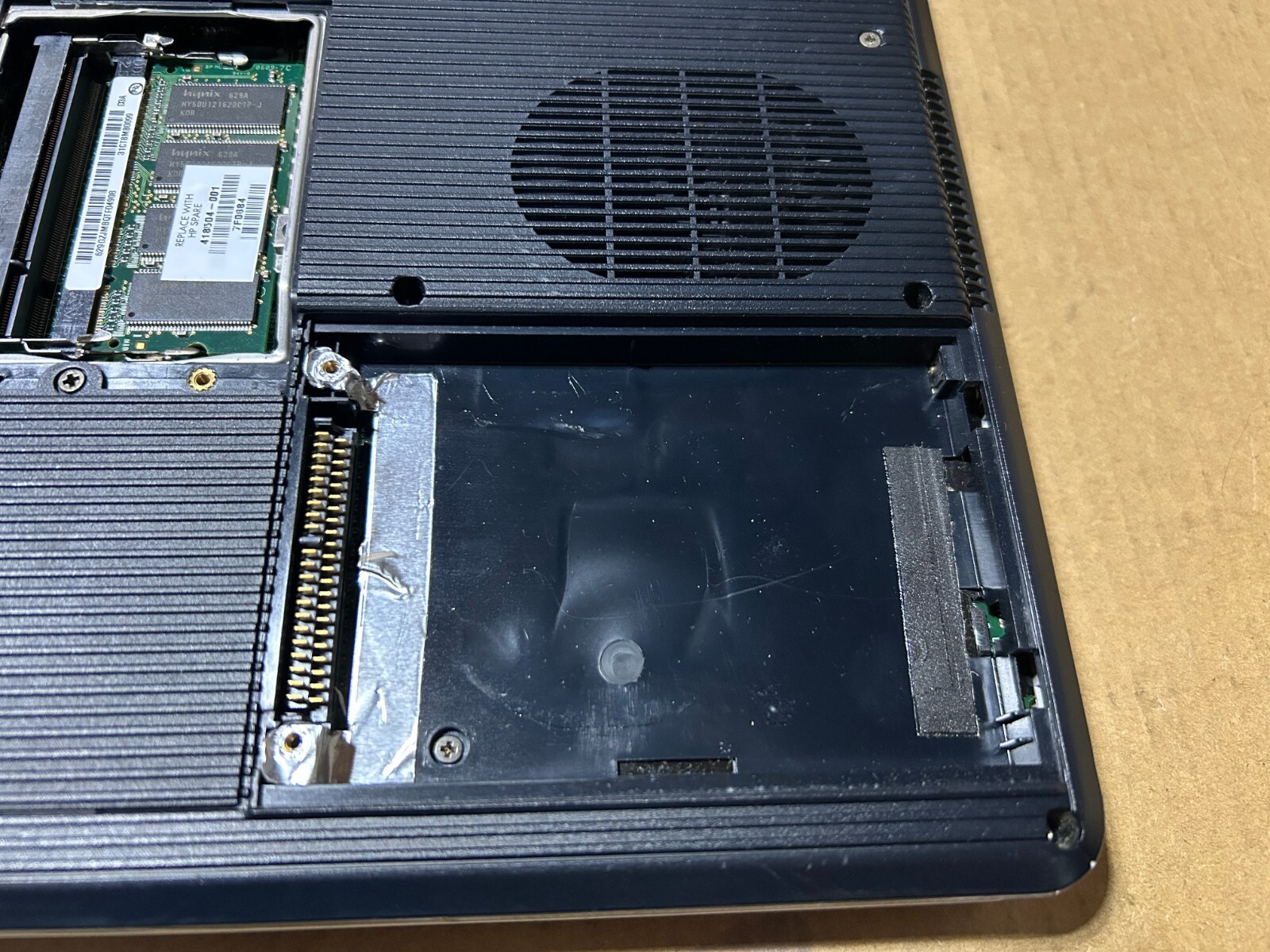 Used – Parts – Vintage Compaq Presario V2000 Laptop – AMD Sempron – 512MB RAM