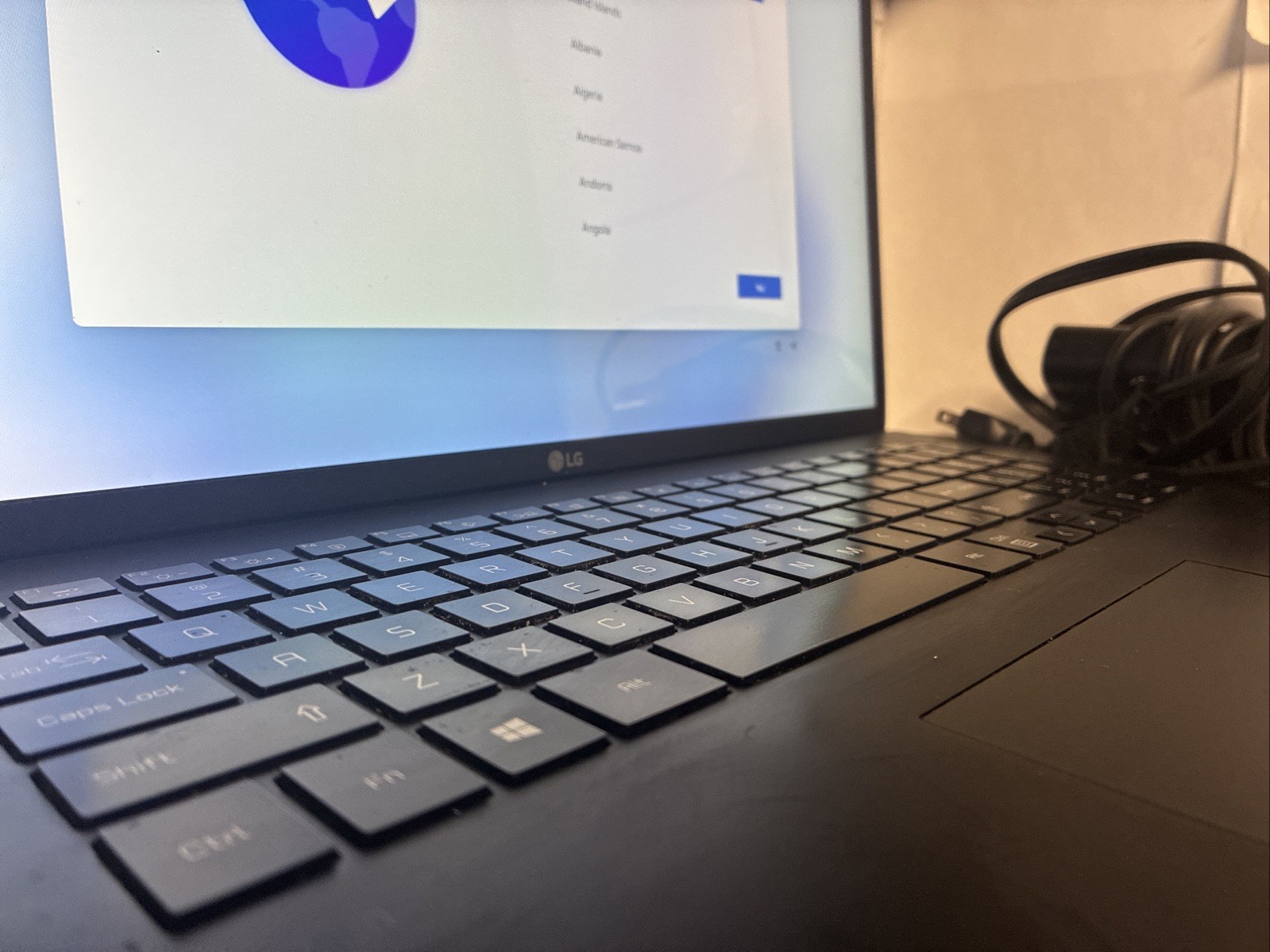 LG Gram 17″ Laptop i7-1165G7 16GB RAM 512GB SSD Win 11 Pro Black – W/ Charger