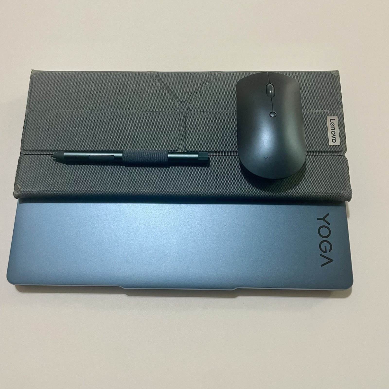 Lenovo Yoga Book 9i Laptop Dual Screen Intel Core Ultra 7 155U, 32 GB RAM 512 GB