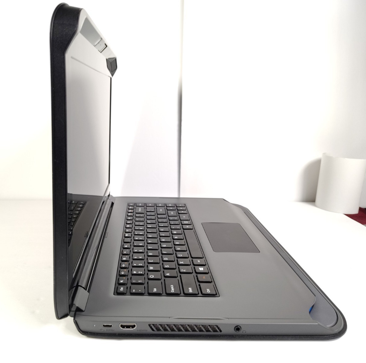 zSpace W1847 15.6″ AMD A9-9420 3GHz 256GB SSD 8GB DDR4 Windows 11 Pro w/ Adapter