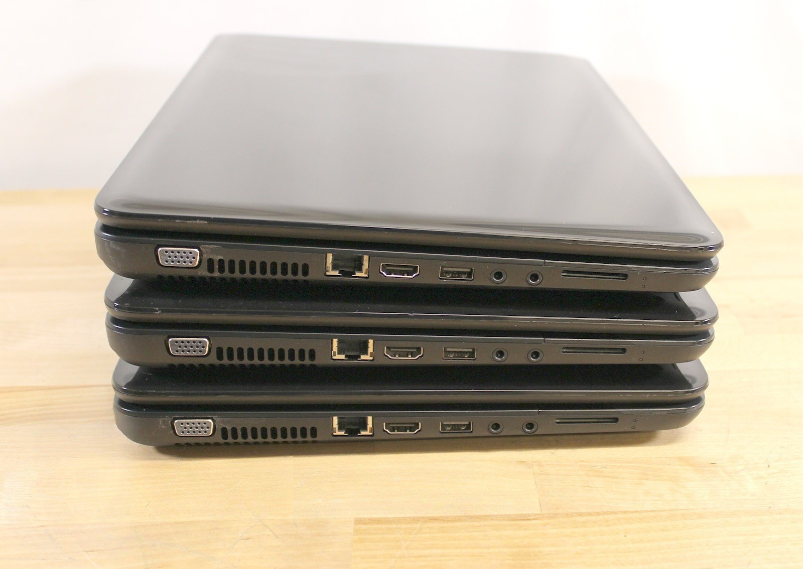 Lot of 3 HP 2000 Notebook AMD E1-1500 APU 1.48GHz 4GB RAM No Drive