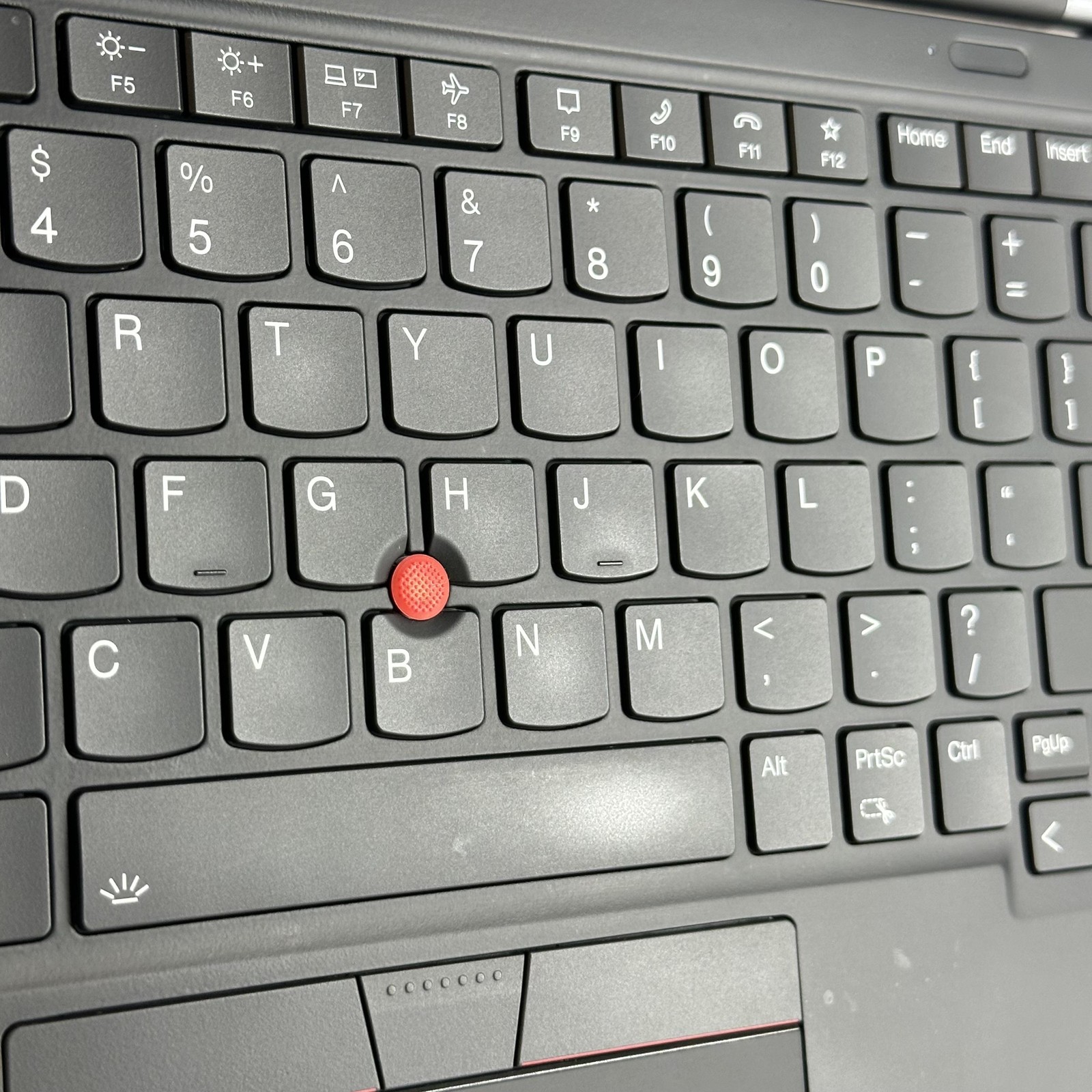 Lenovo ThinkPad X1 Carbon Gen 10 14 FHD+ 1.7 GHz i5-1240P 8GB 256GB SSD Good