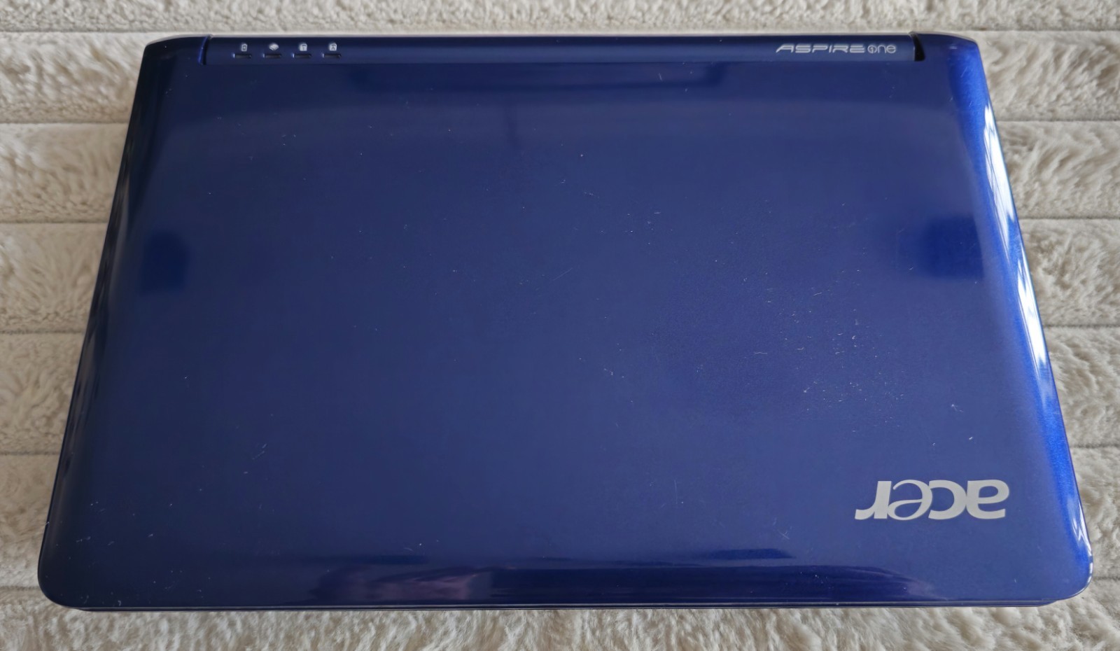 Acer Aspire One ZG5 Netbook Intel Atom Windows XP Portable + Charger – Working