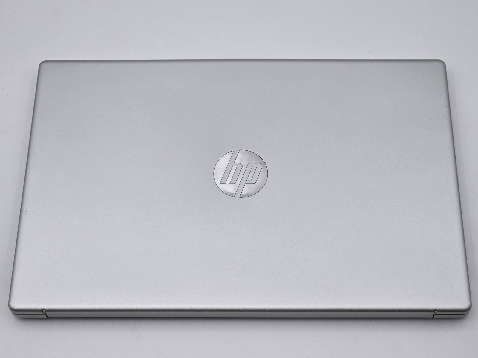 HP Laptop 15-fd0023dx 15″ HD Touch I3-1215U 256GB SSD 8GB W11 Webcam