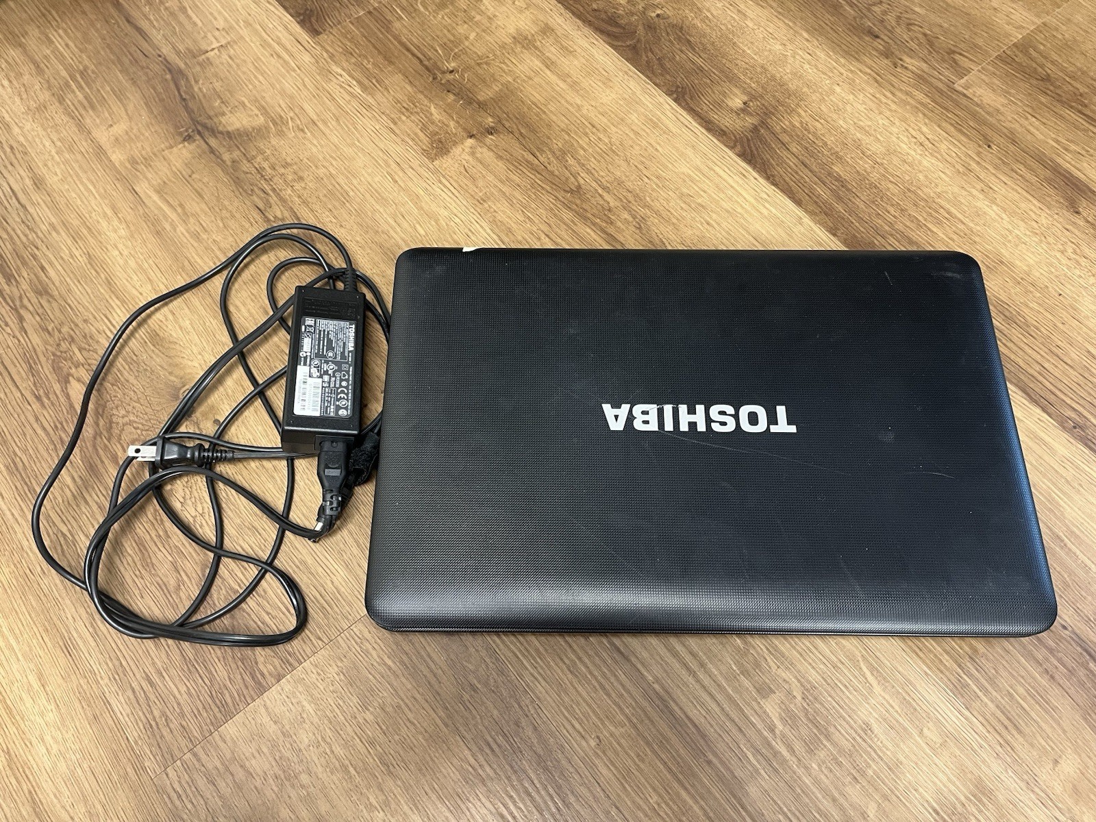 #120 Toshiba C655 Intel PENTIUM B960@ 2.2ghz 4GB RAM 160gb HDD WINDOWS 7 HOME
