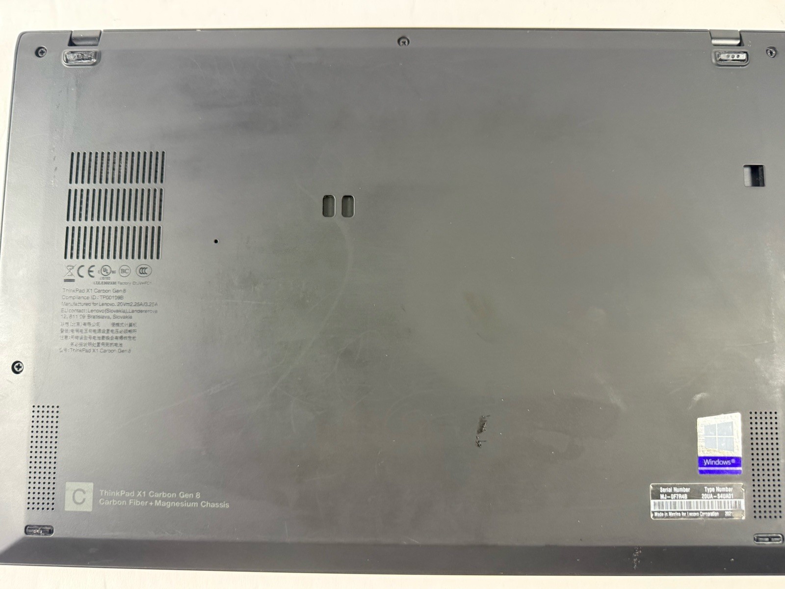 Lenovo ThinkPad X1 Carbon Gen 8 14″ i7-10610U 1.8Ghz 16GB RAM 512GB SSD WIN 11