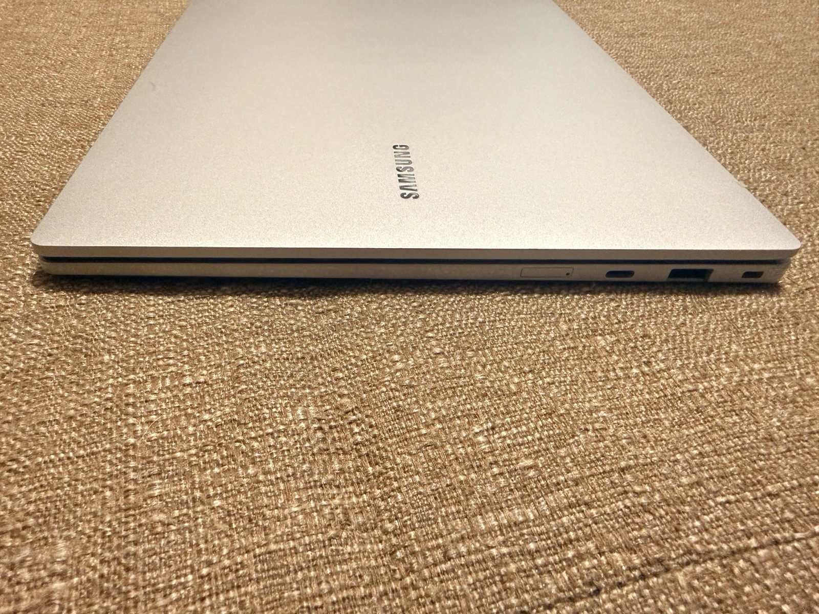 SAMSUNG GALAXY BOOK GO 14″ NP340XLA KA-2 Snapdragon 3.15GHz 8GB RAM ARM64 Laptop