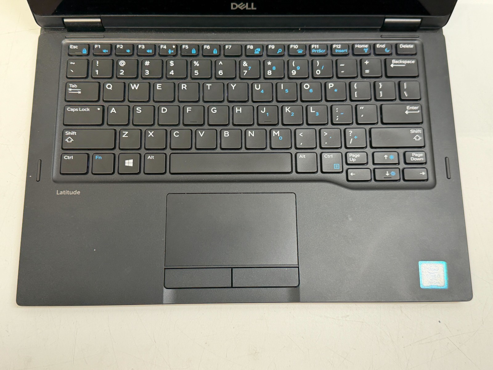 Dell Latitude 7389 i7-7600U 16GB RAM 256GB M.2 Win11 Home w/AC chipped corner