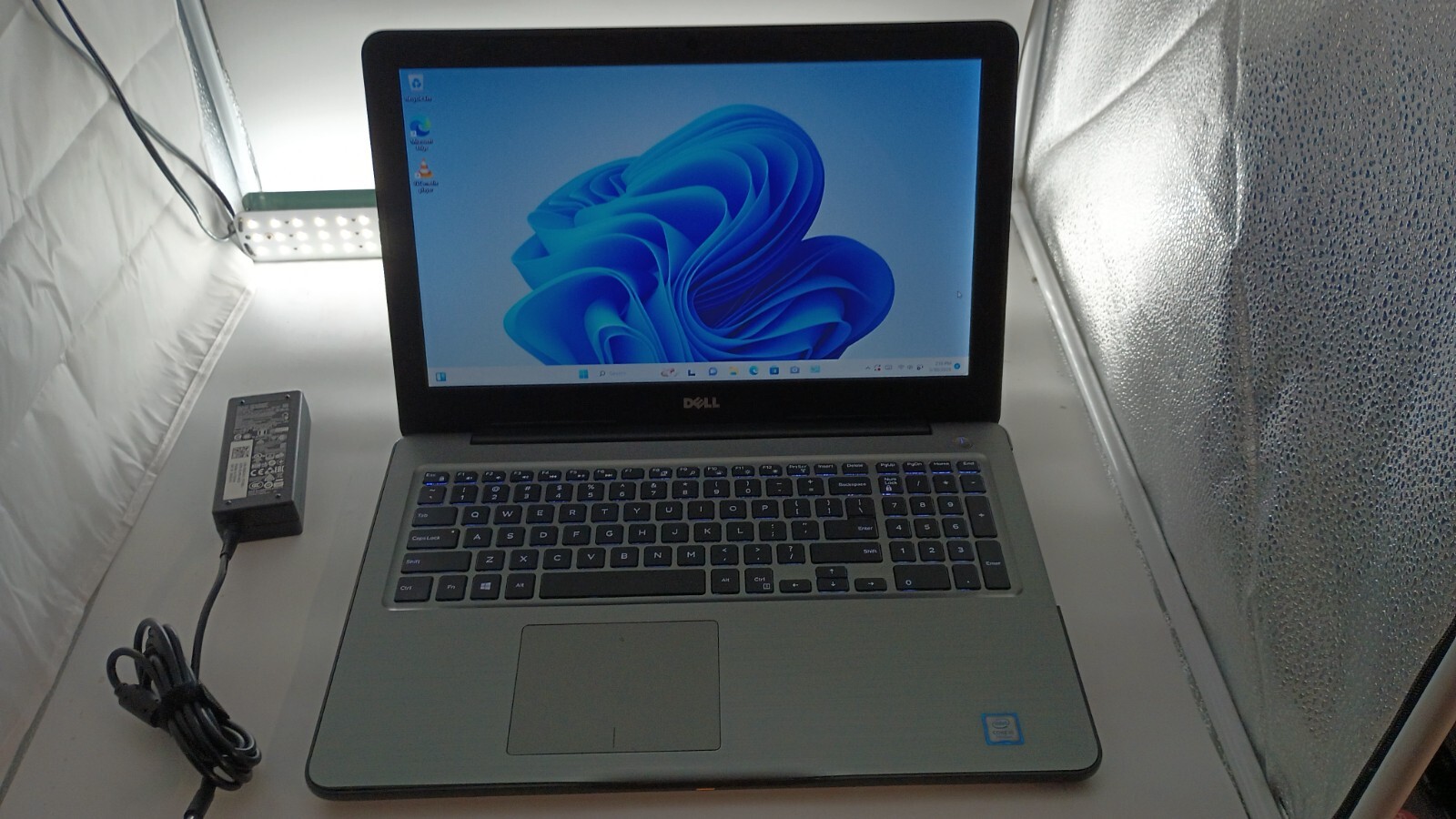 Inspiron5567 (5301)w/charger.i5-7200U.Optical. 8GB.128GB SSD.15.6″.W11 Home