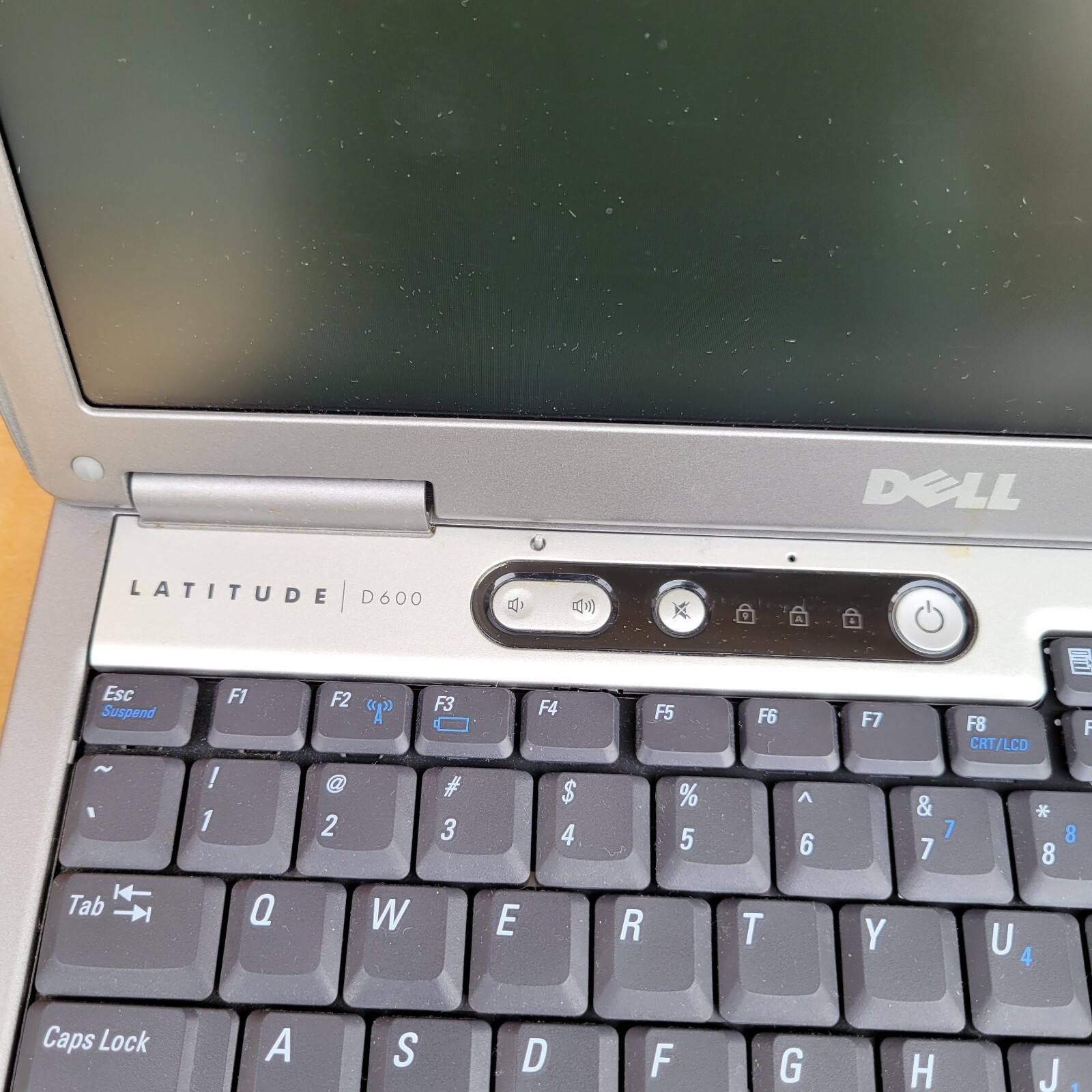Dell Latitude D600 Pentium M 1.40GHz 1GB RAM 30GB HDD Windows XP No Charg. PARTS