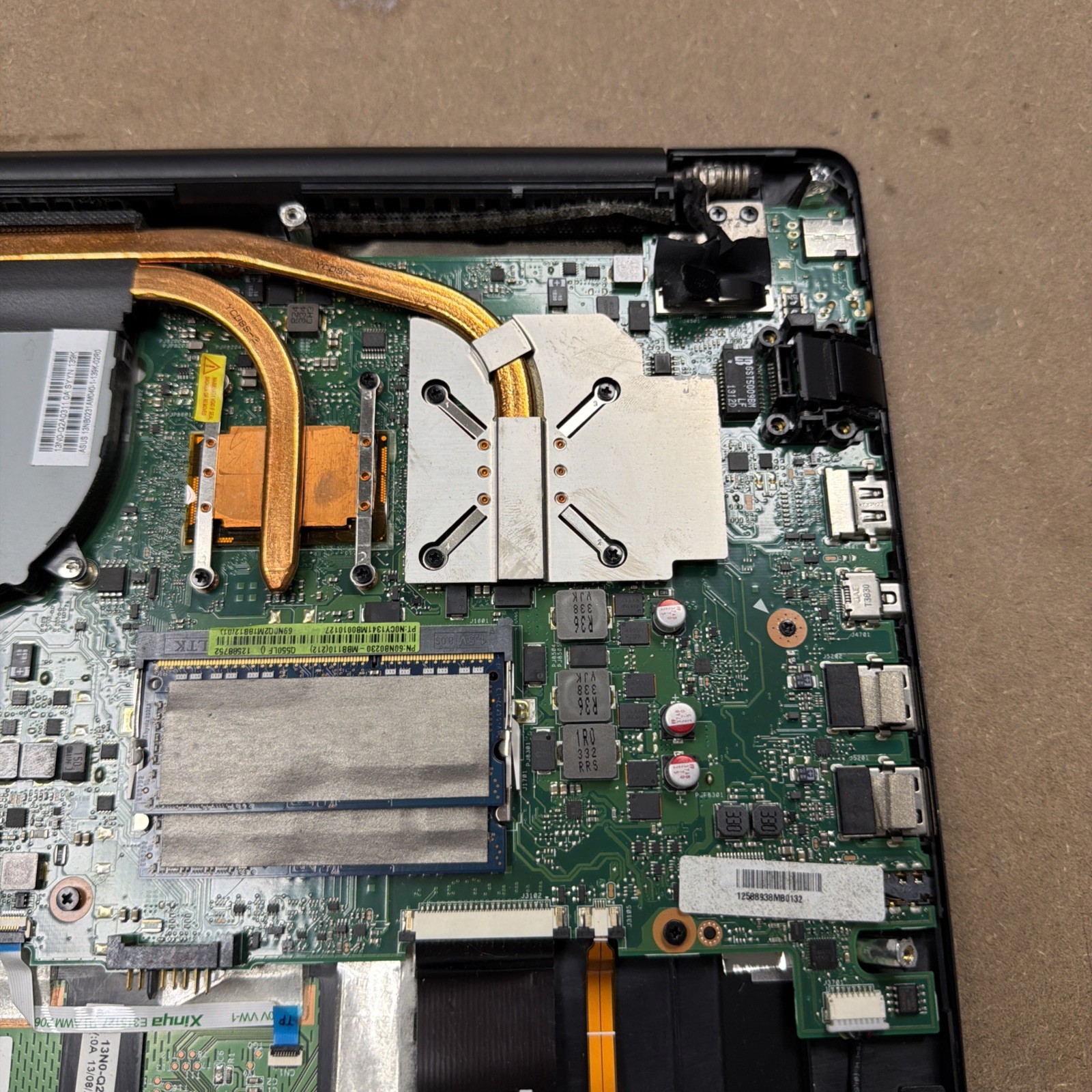 *BROKEN SCREEN Asus Notebook Q550L – 15.6″ FHD Touch i7-4500U 8GB RAM NO HD/OS