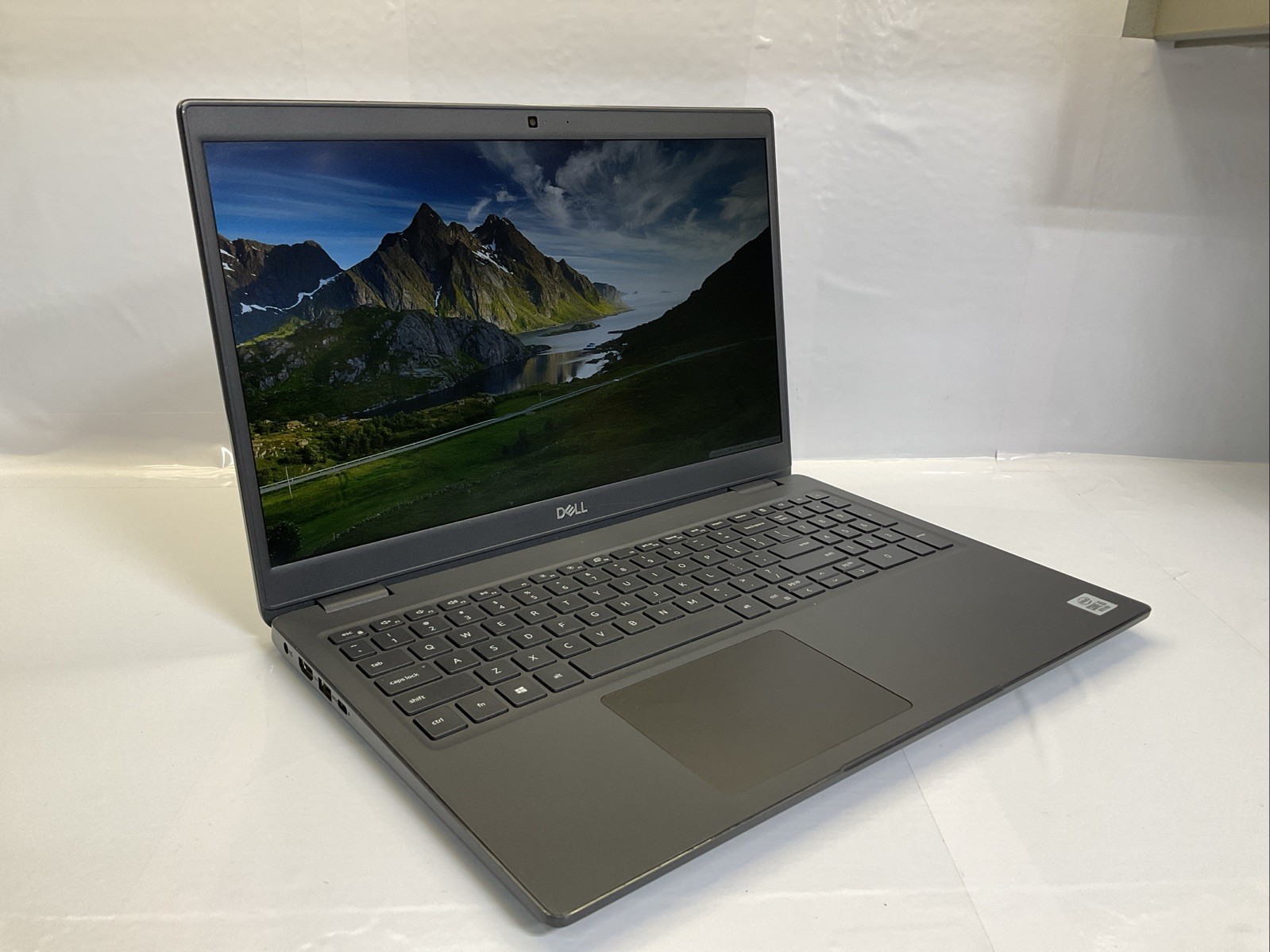 Dell Latitude 3510/ 15.6-inch/ i5-10th Gen/ 16GB RAM/ 256GB SSD/FHD/W11/AC/127F