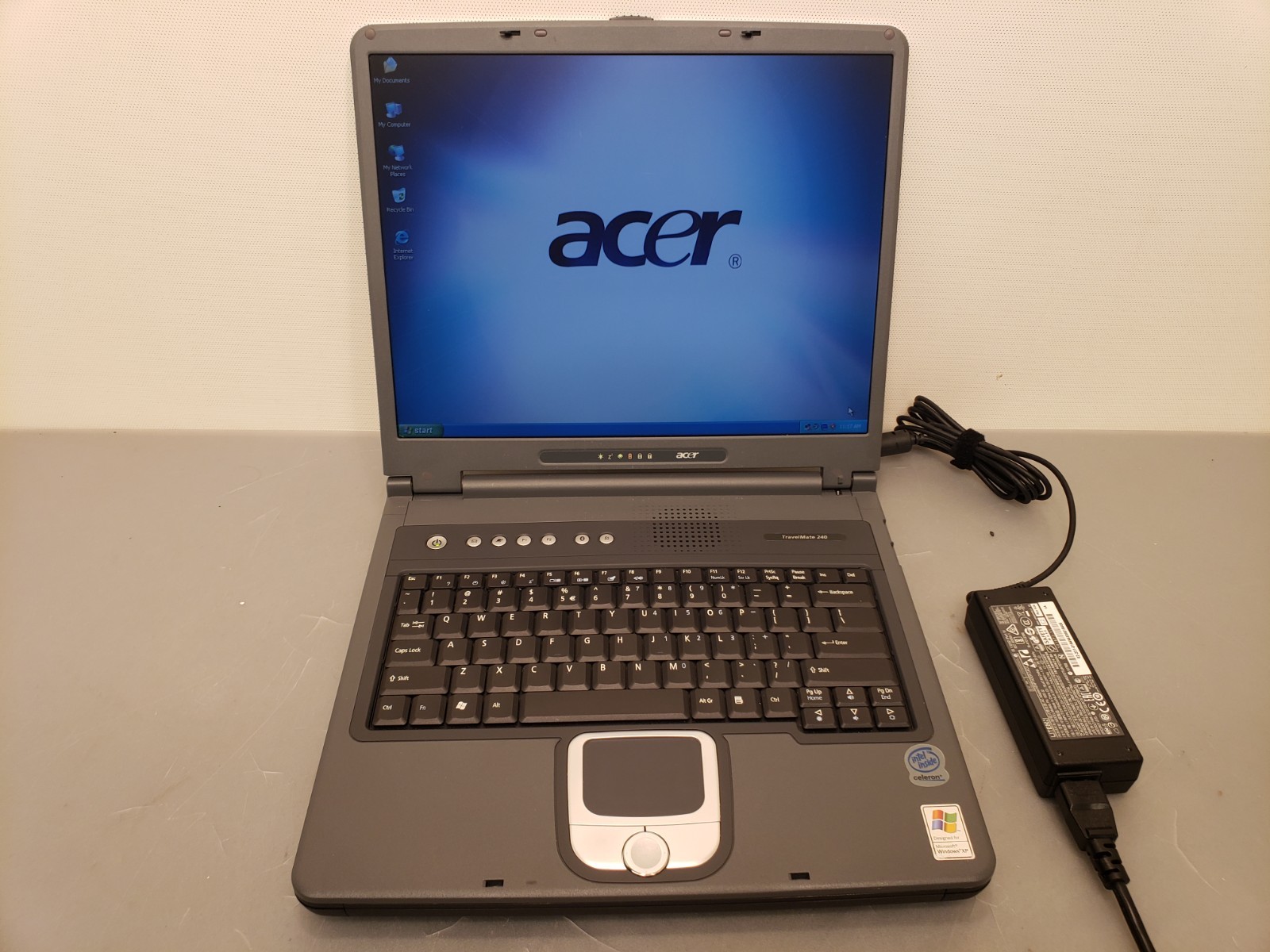 Vintage Acer TravelMate 240 Laptop 15″ Celeron 2.52GHz 512MB 100GB WinXP *Nice